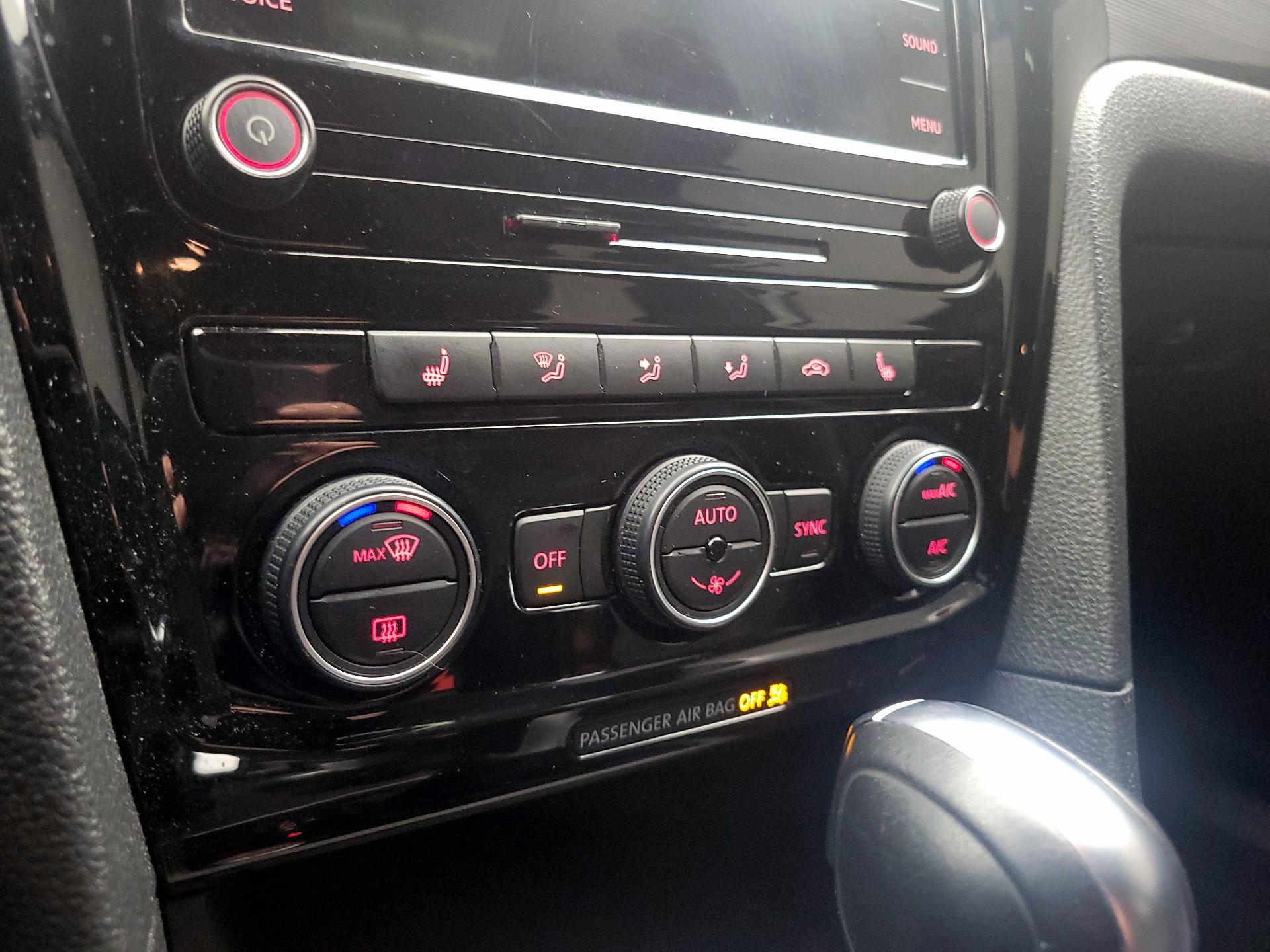 Thumbnail: 2021 Volkswagen Passat - 17