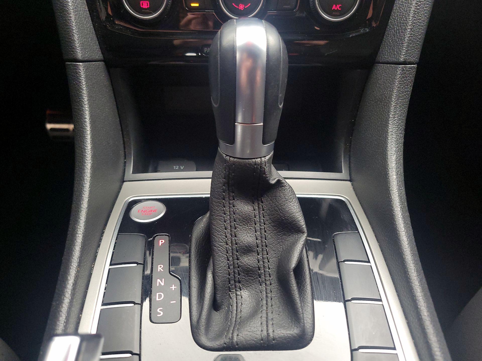 Thumbnail: 2021 Volkswagen Passat - 18