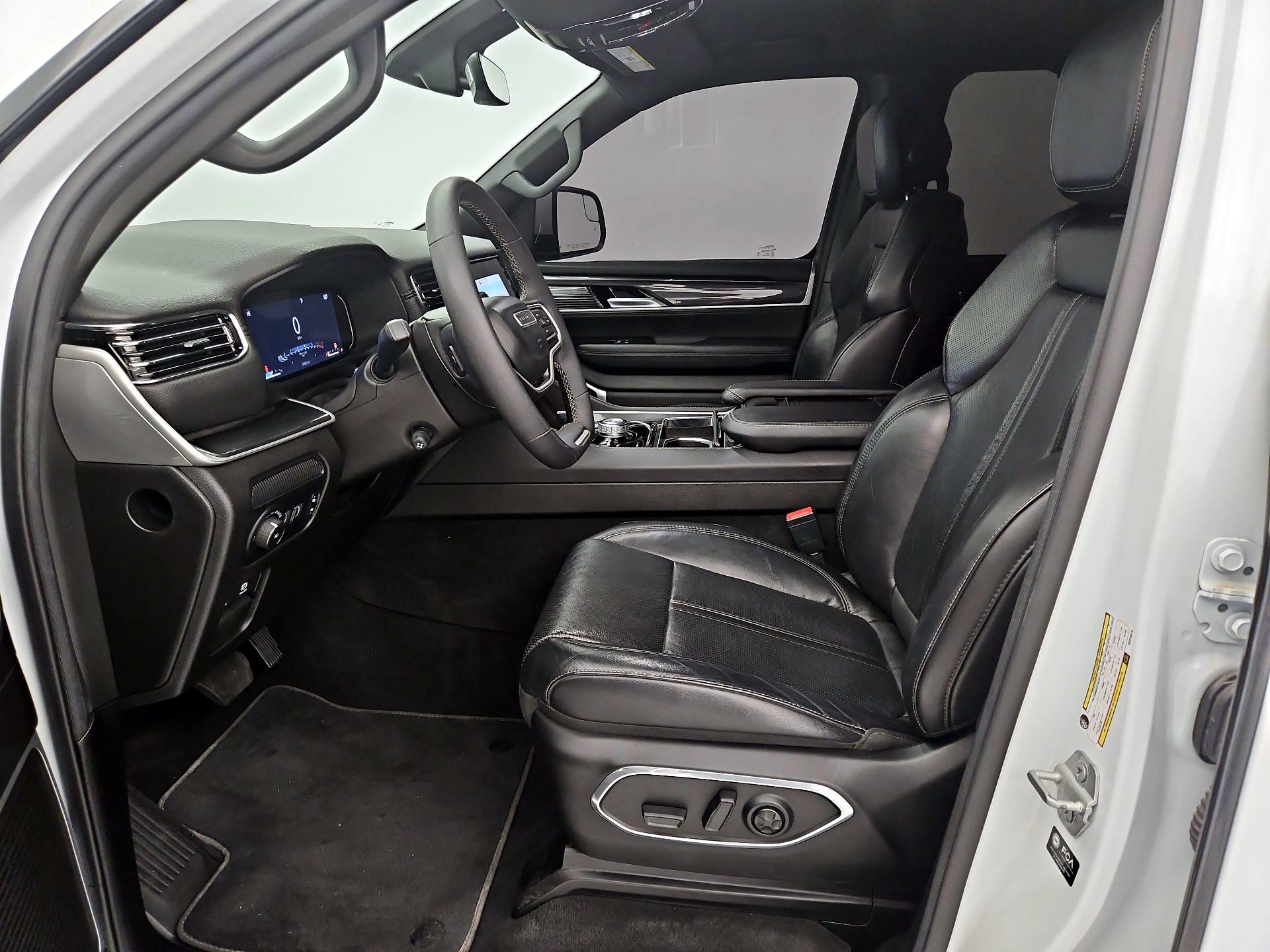 Thumbnail: 2022 Jeep Wagoneer - 11