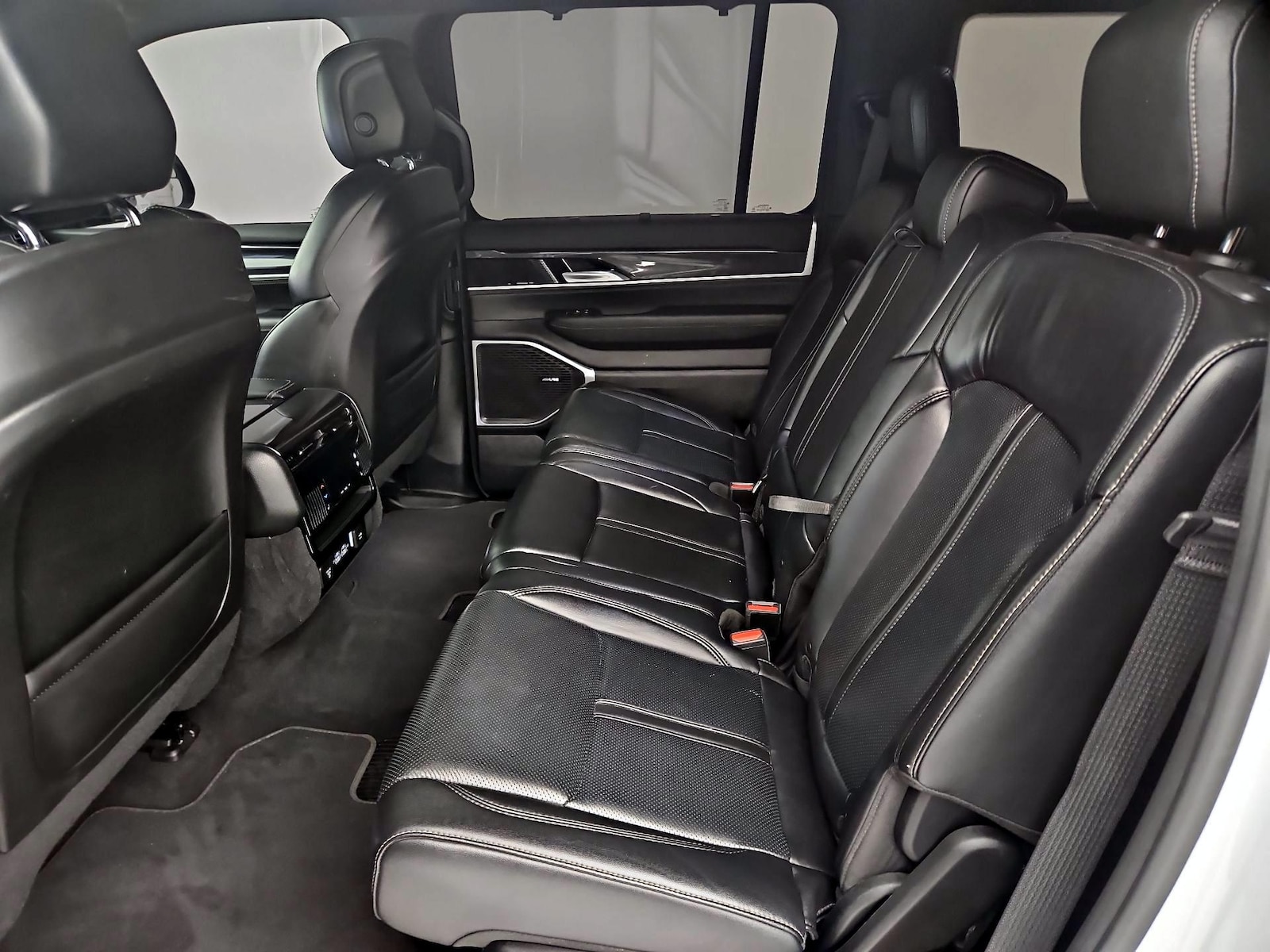 2022 Jeep Wagoneer Series I - Photo 21