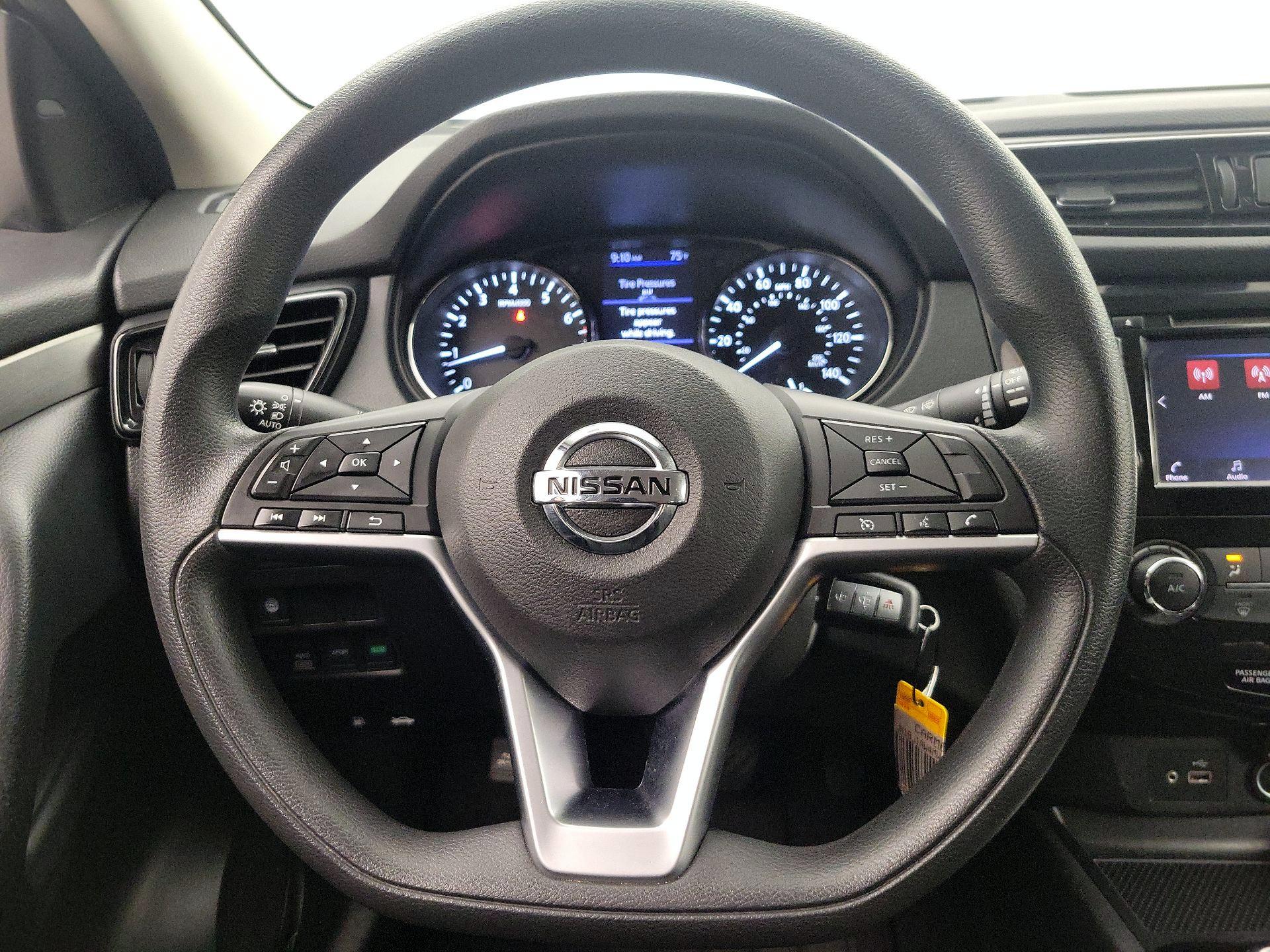 Thumbnail: 2021 Nissan Rogue Sport - 10