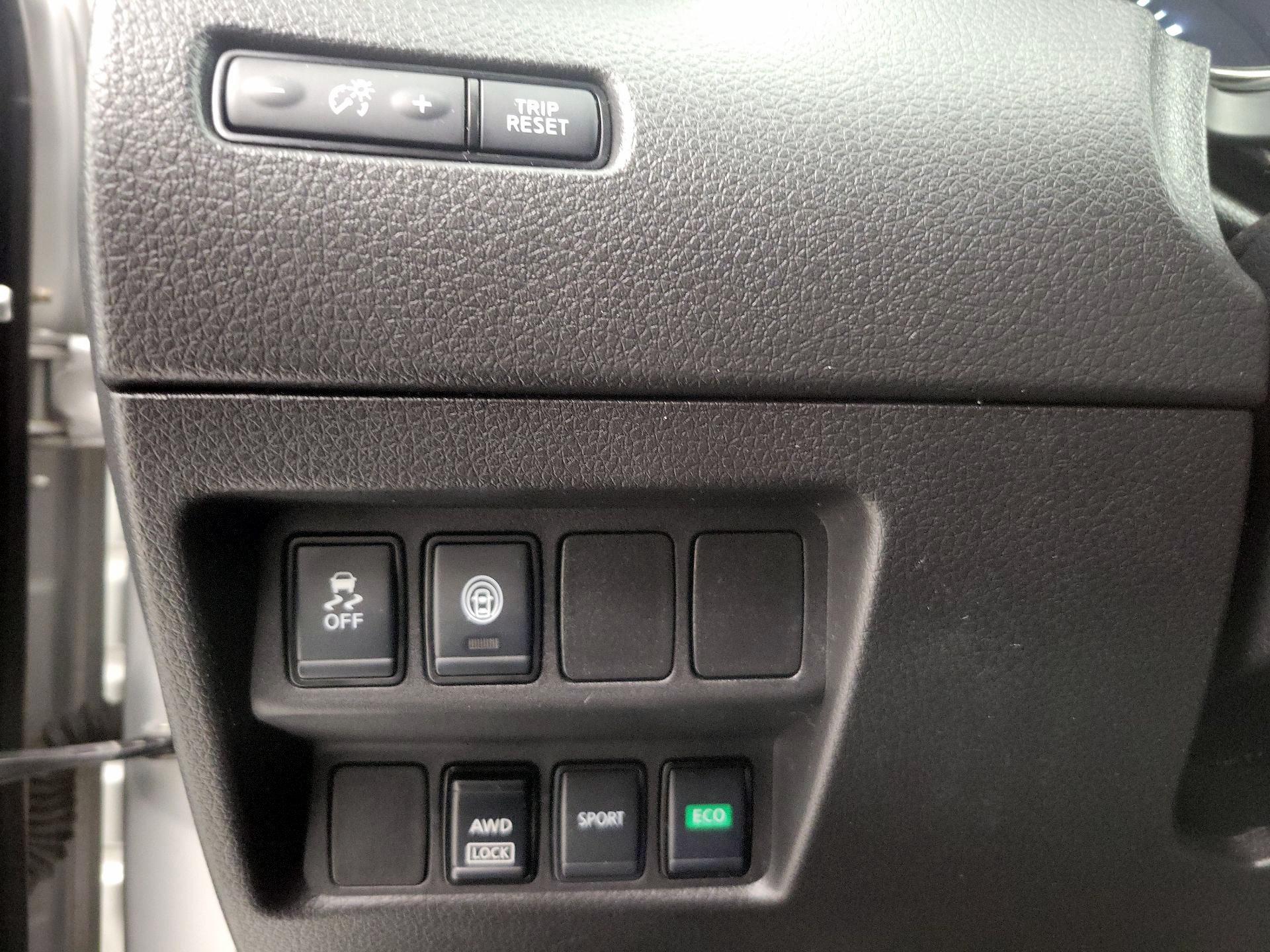 Thumbnail: 2021 Nissan Rogue Sport - 13