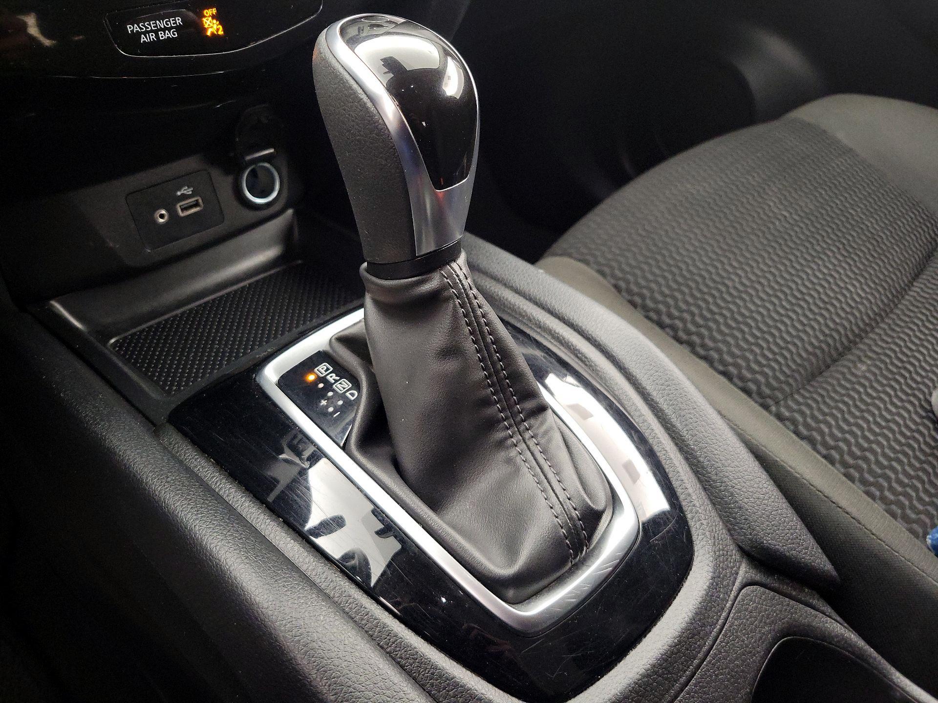 Thumbnail: 2021 Nissan Rogue Sport - 17