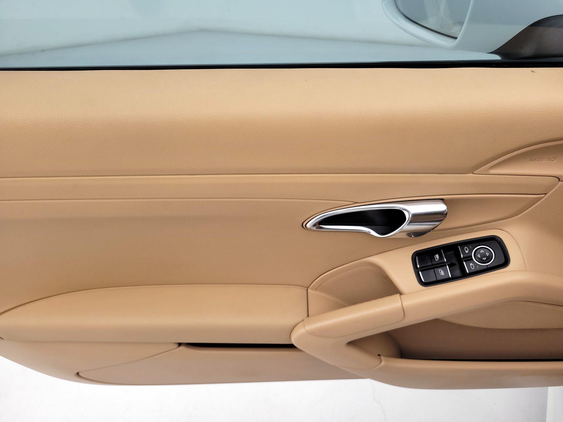 Thumbnail: 2015 Porsche Cayman - 12