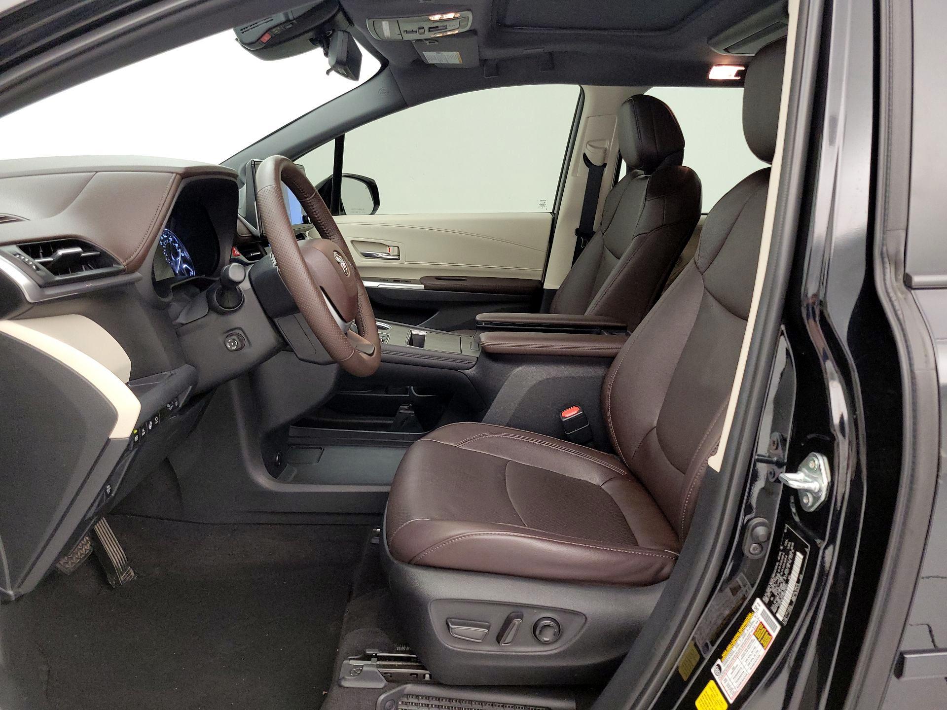 Thumbnail: 2022 Toyota Sienna - 11