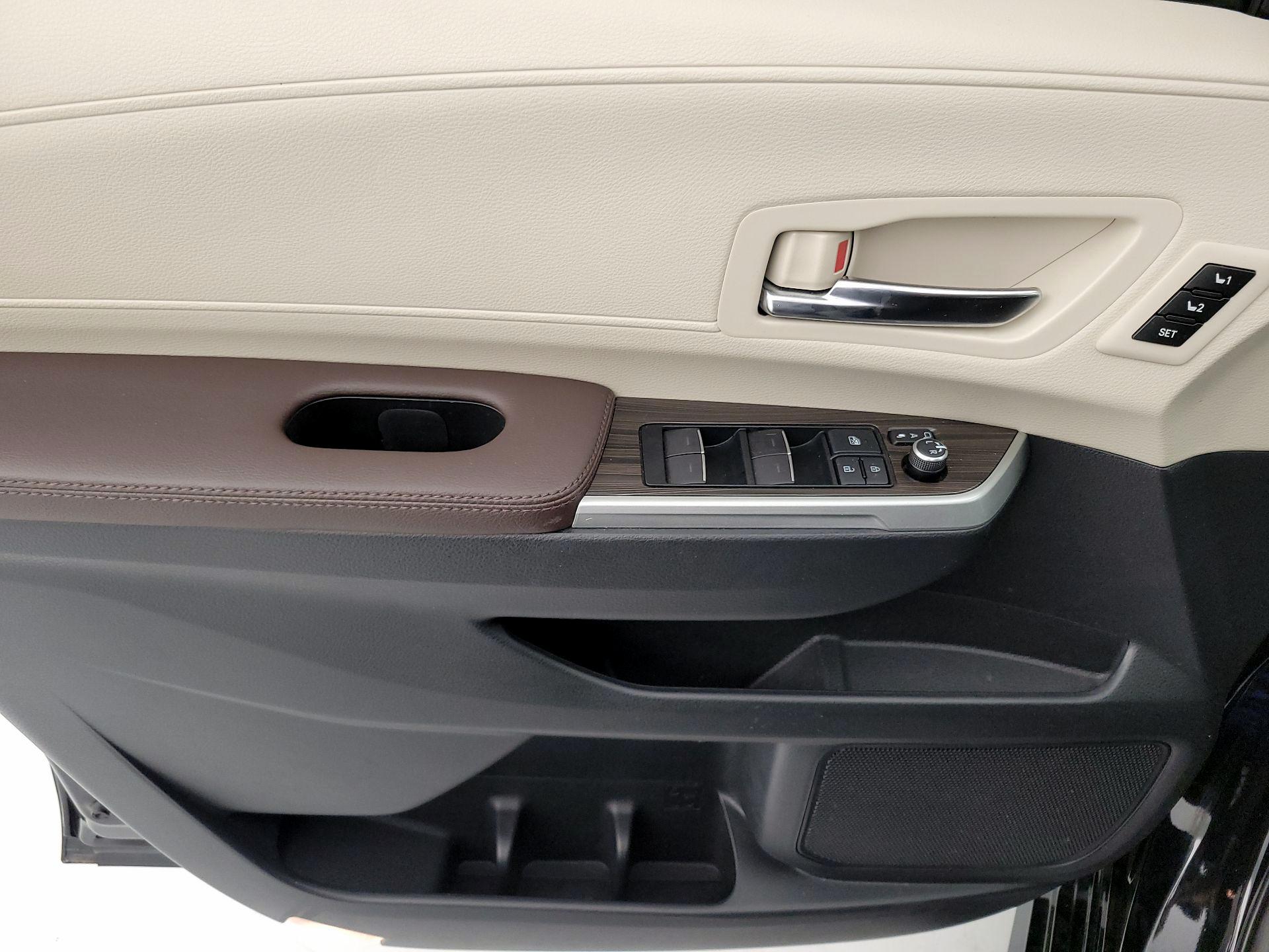 Thumbnail: 2022 Toyota Sienna - 12