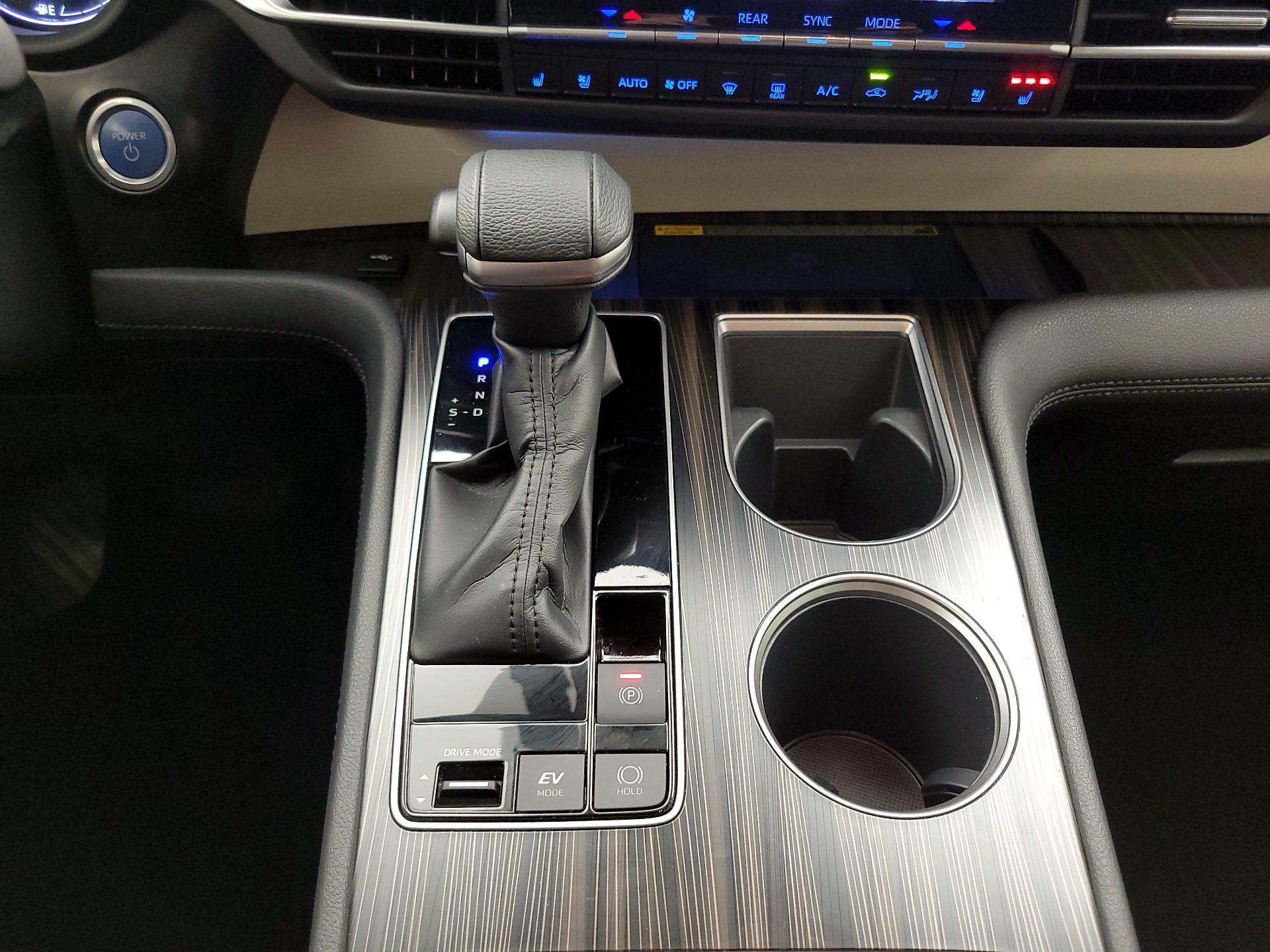 Thumbnail: 2022 Toyota Sienna - 18