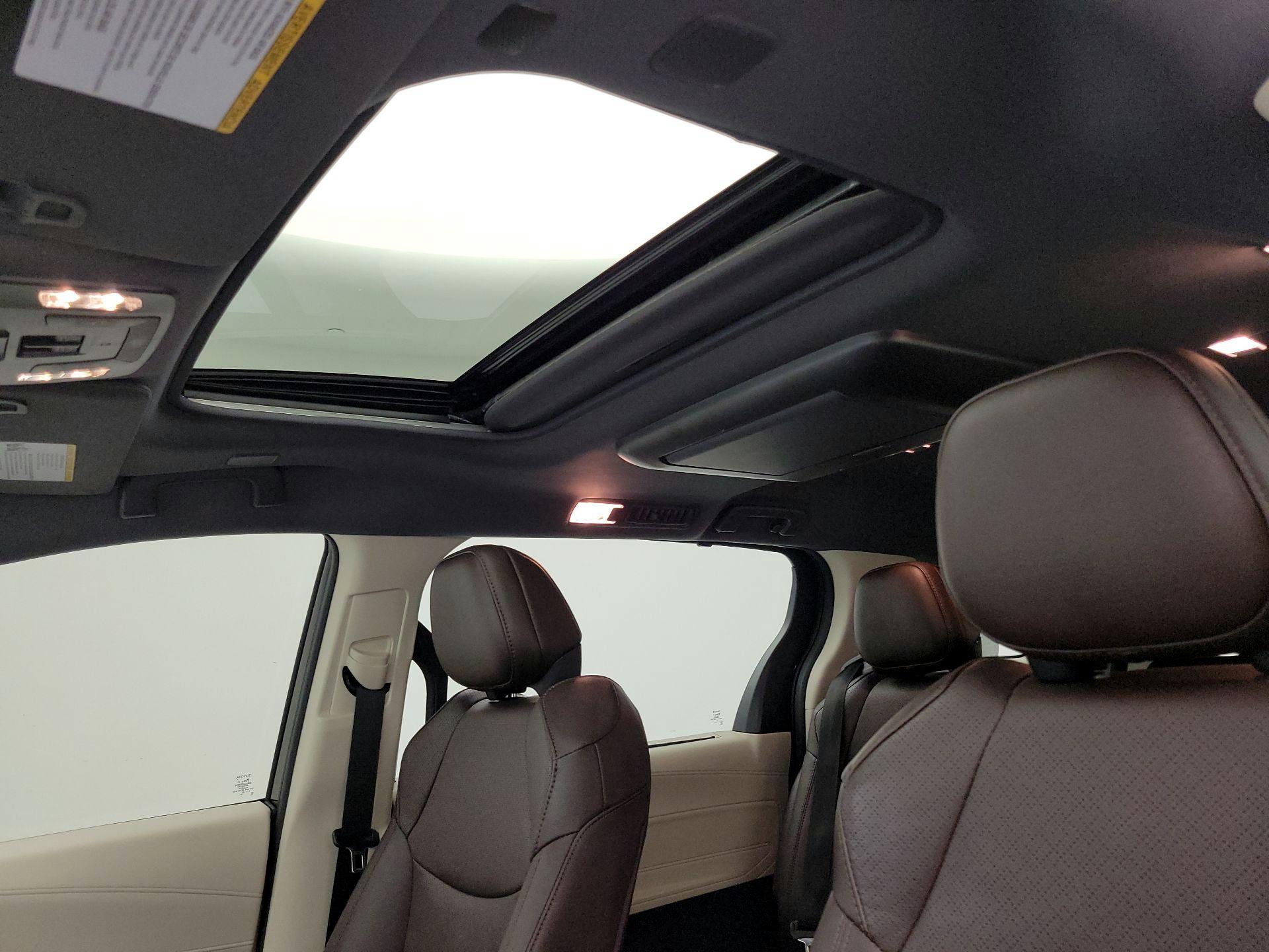 Thumbnail: 2022 Toyota Sienna - 20