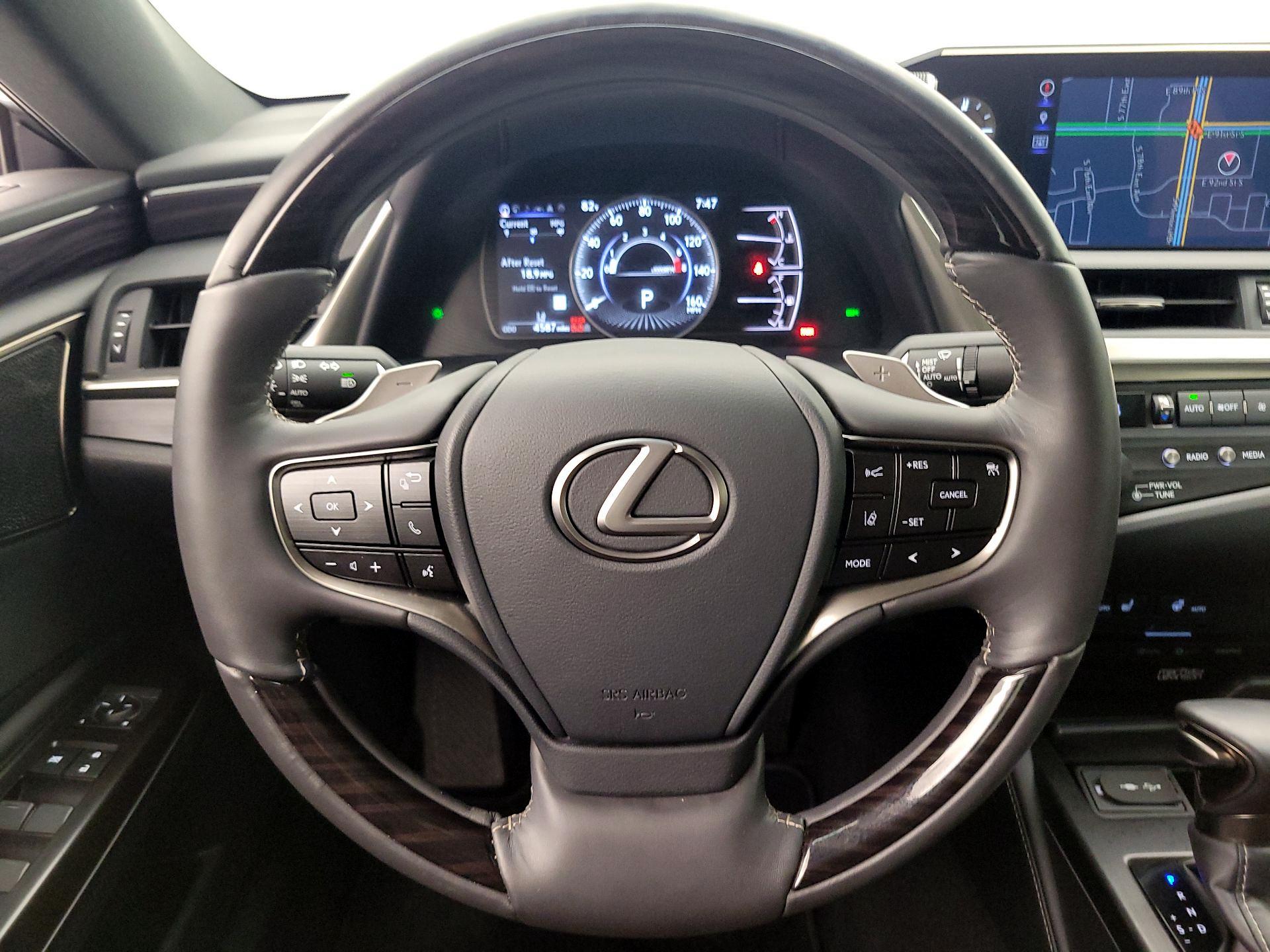 Thumbnail: 2019 Lexus ES - 10