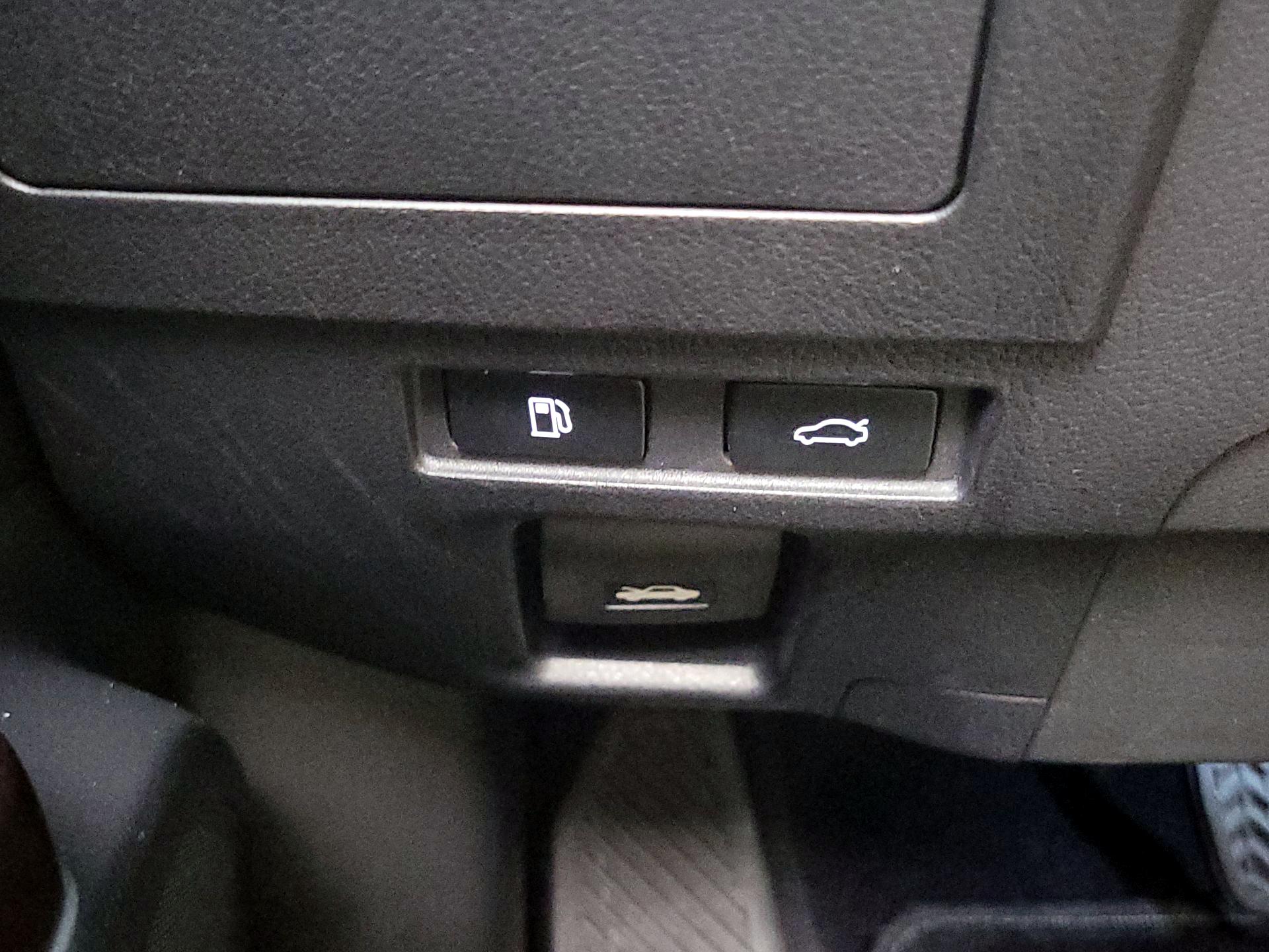 Thumbnail: 2019 Lexus ES - 13