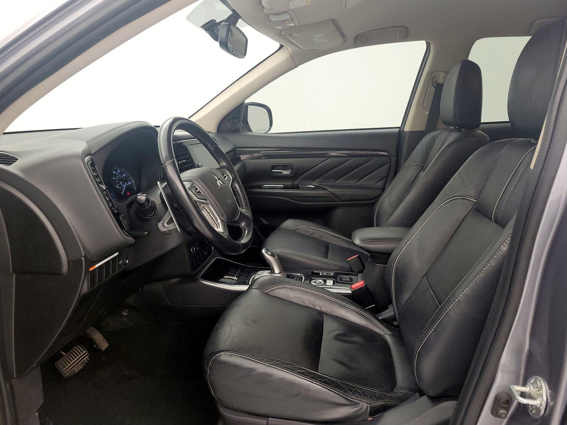 Thumbnail: 2018 Mitsubishi Outlander - 11