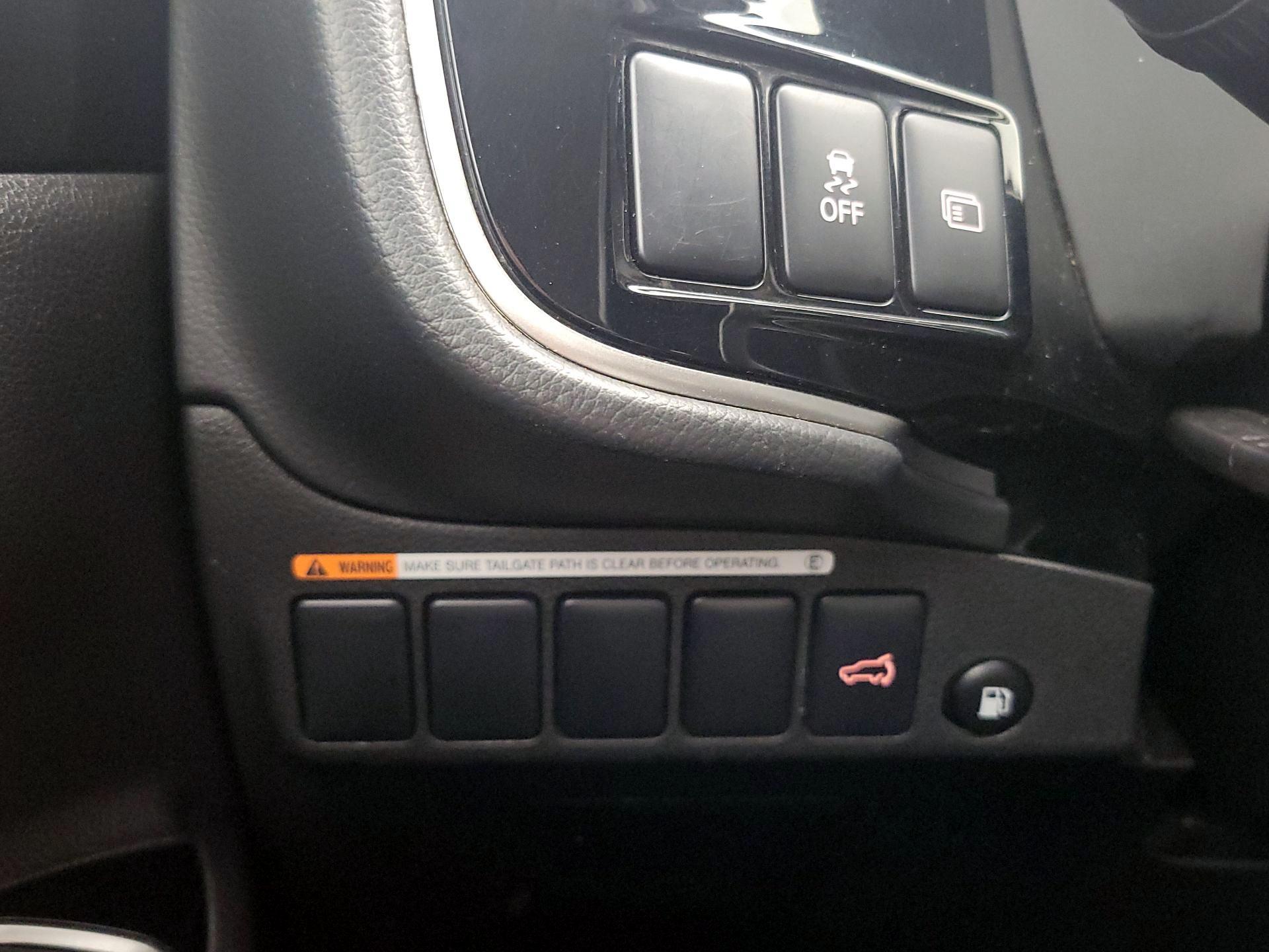 Thumbnail: 2018 Mitsubishi Outlander - 13