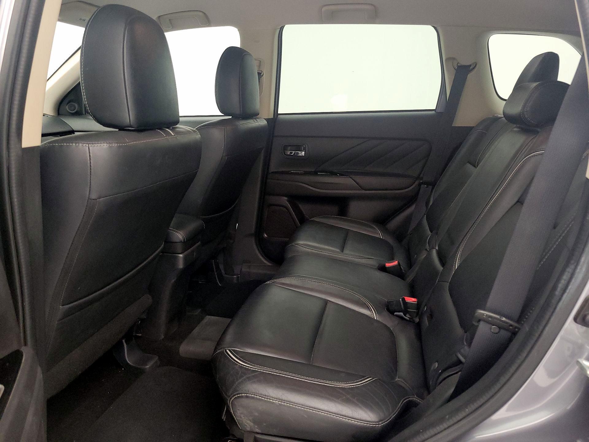 Thumbnail: 2018 Mitsubishi Outlander - 19