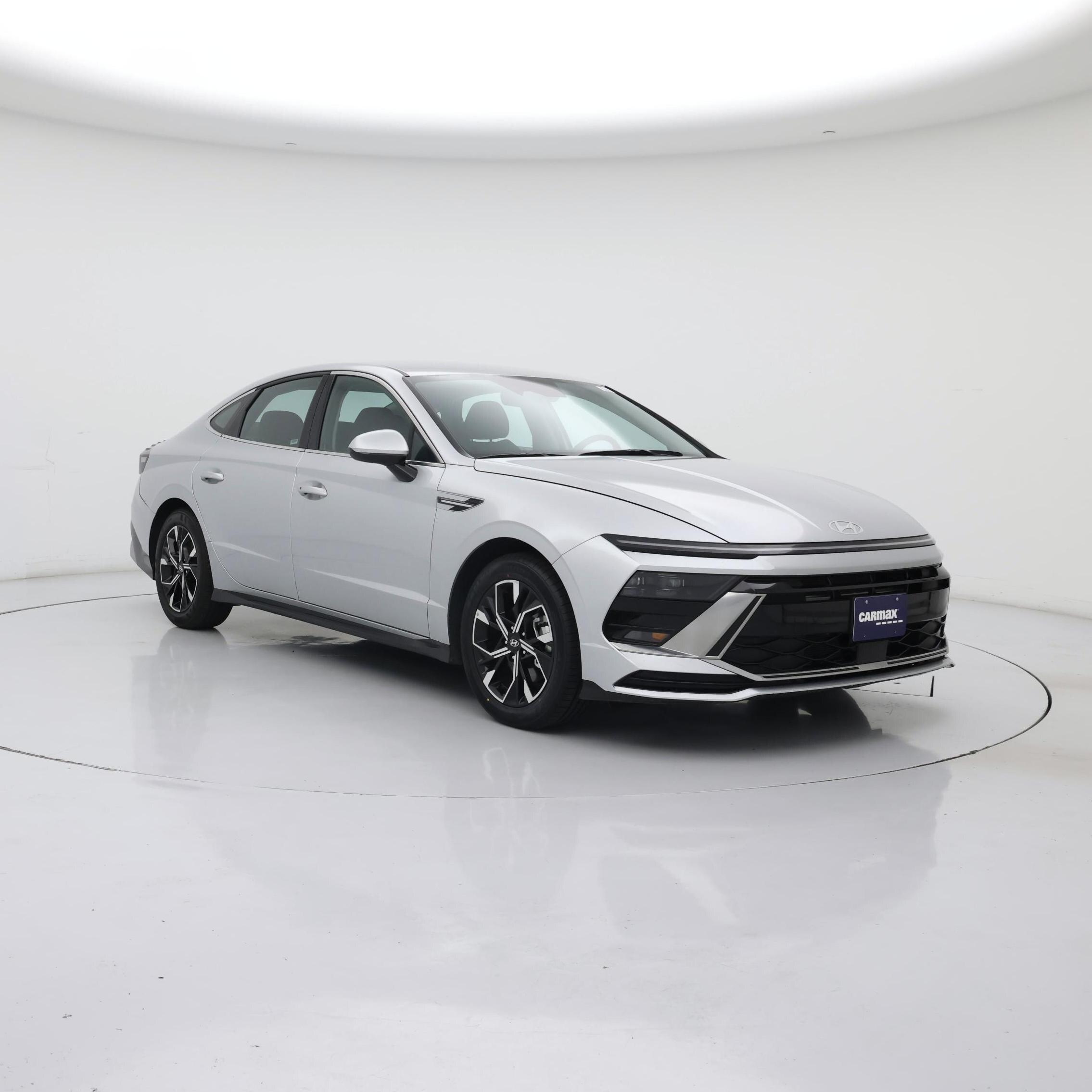 Silver 2025 Hyundai Sonata Sedan Front-Wheel Drive Automatic