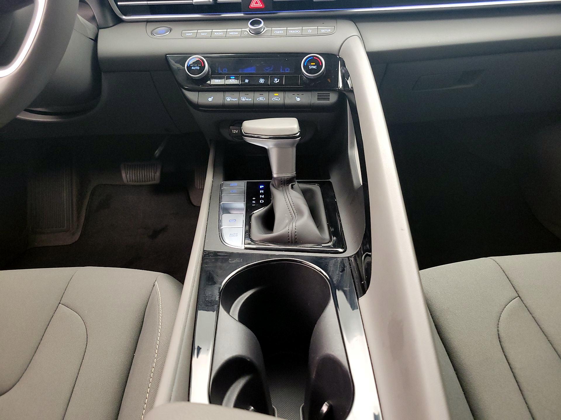 Thumbnail: 2025 Hyundai Elantra - 18