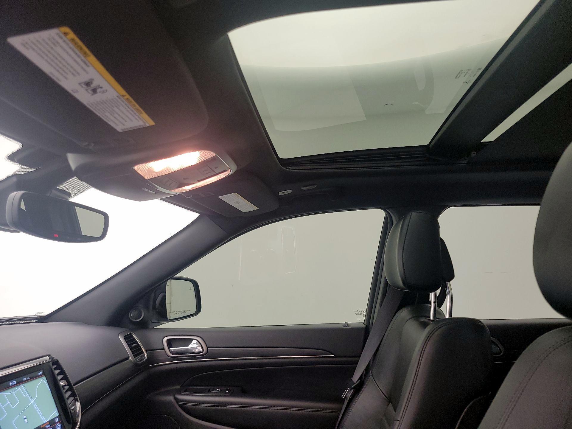 Thumbnail: 2020 Jeep Grand Cherokee - 20
