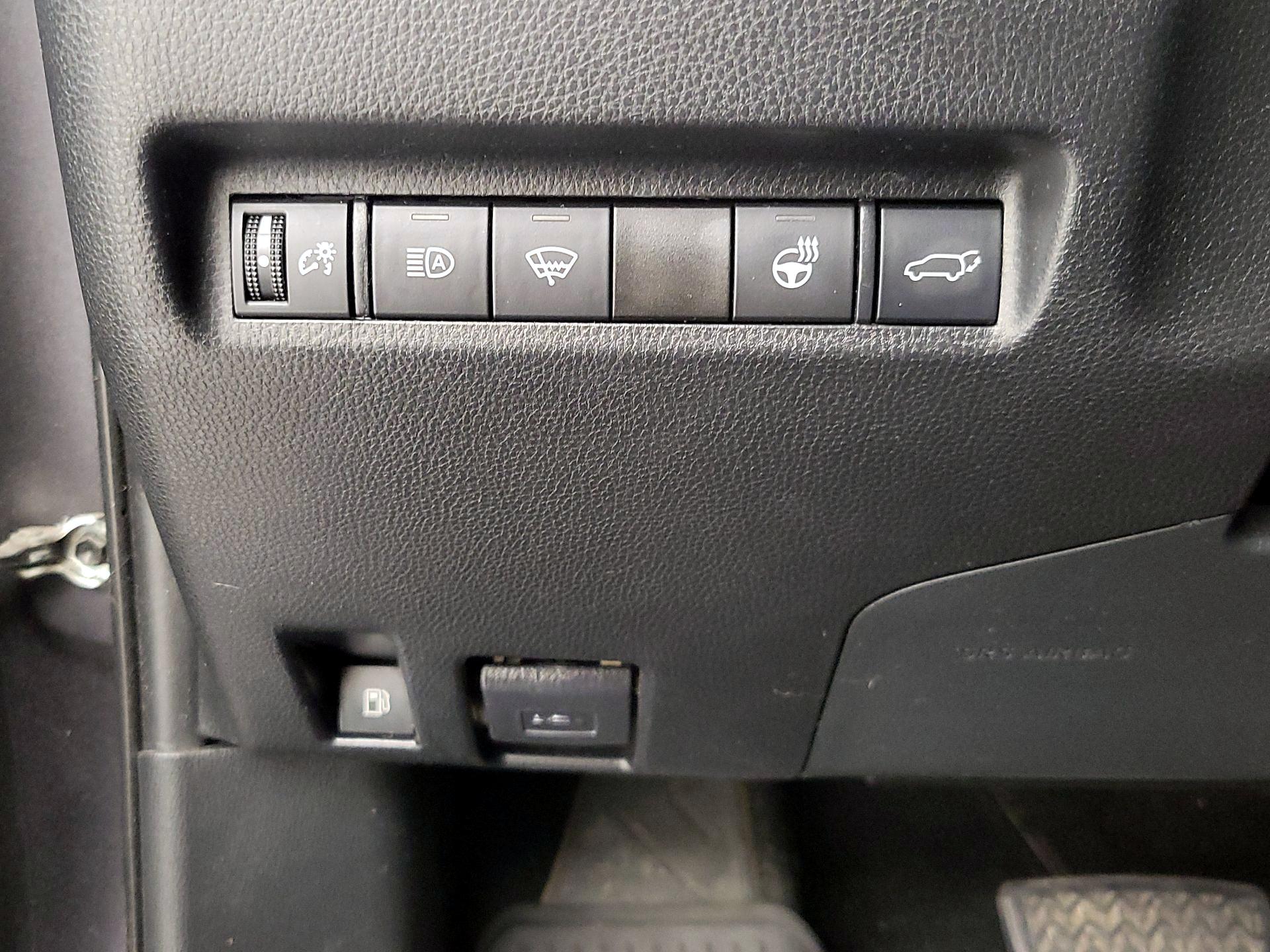 Thumbnail: 2021 Toyota RAV4 - 13