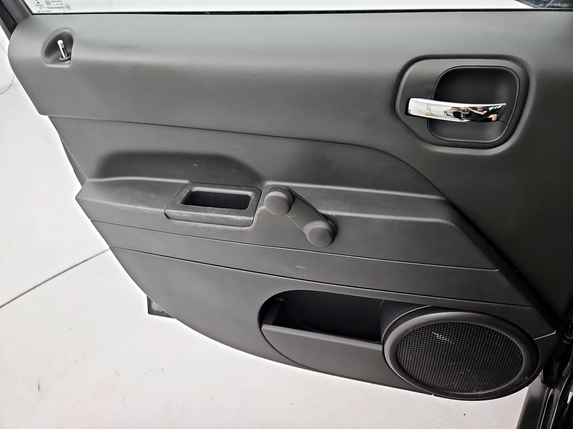 Thumbnail: 2016 Jeep Patriot - 12
