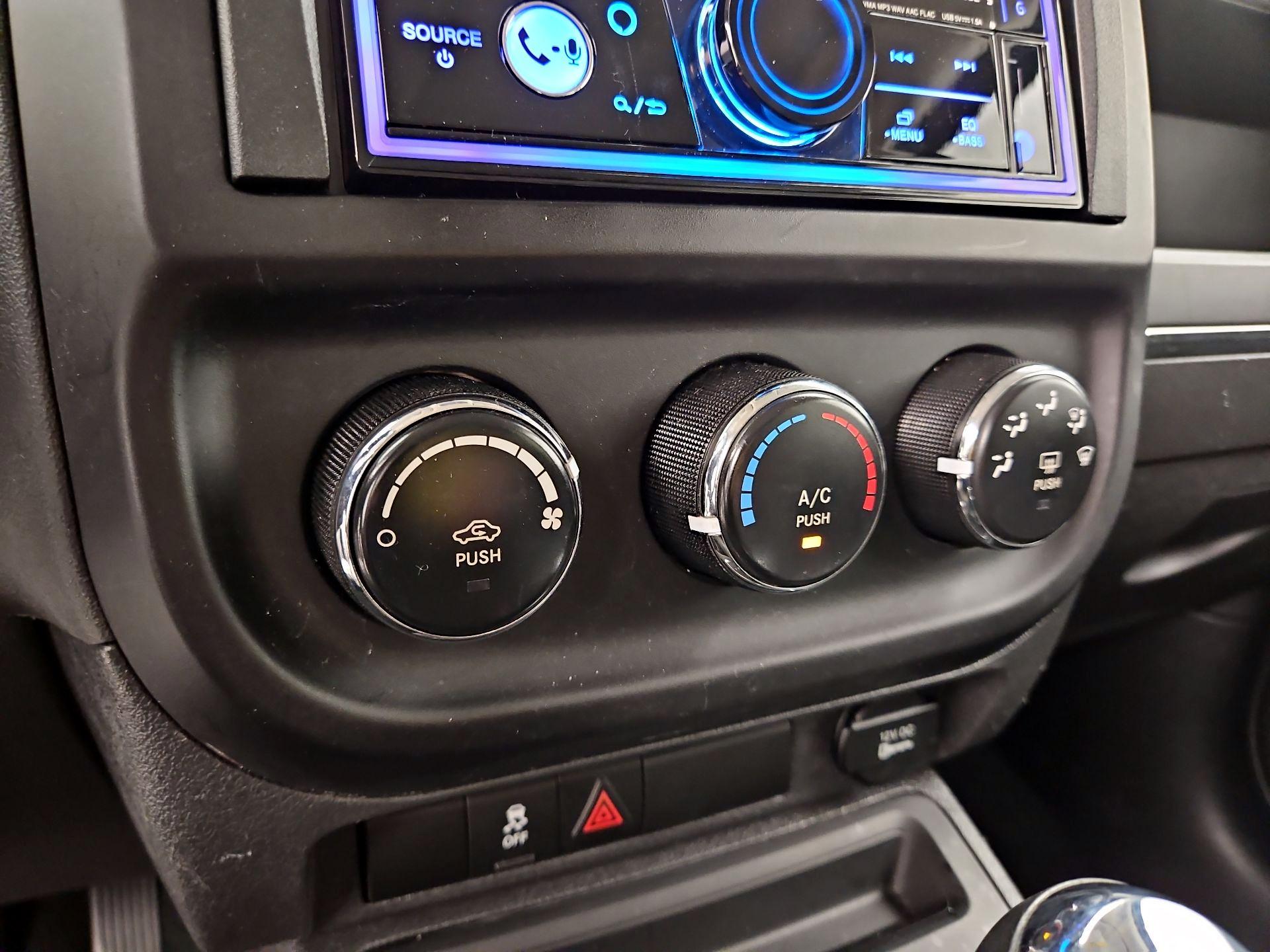 Thumbnail: 2016 Jeep Patriot - 14