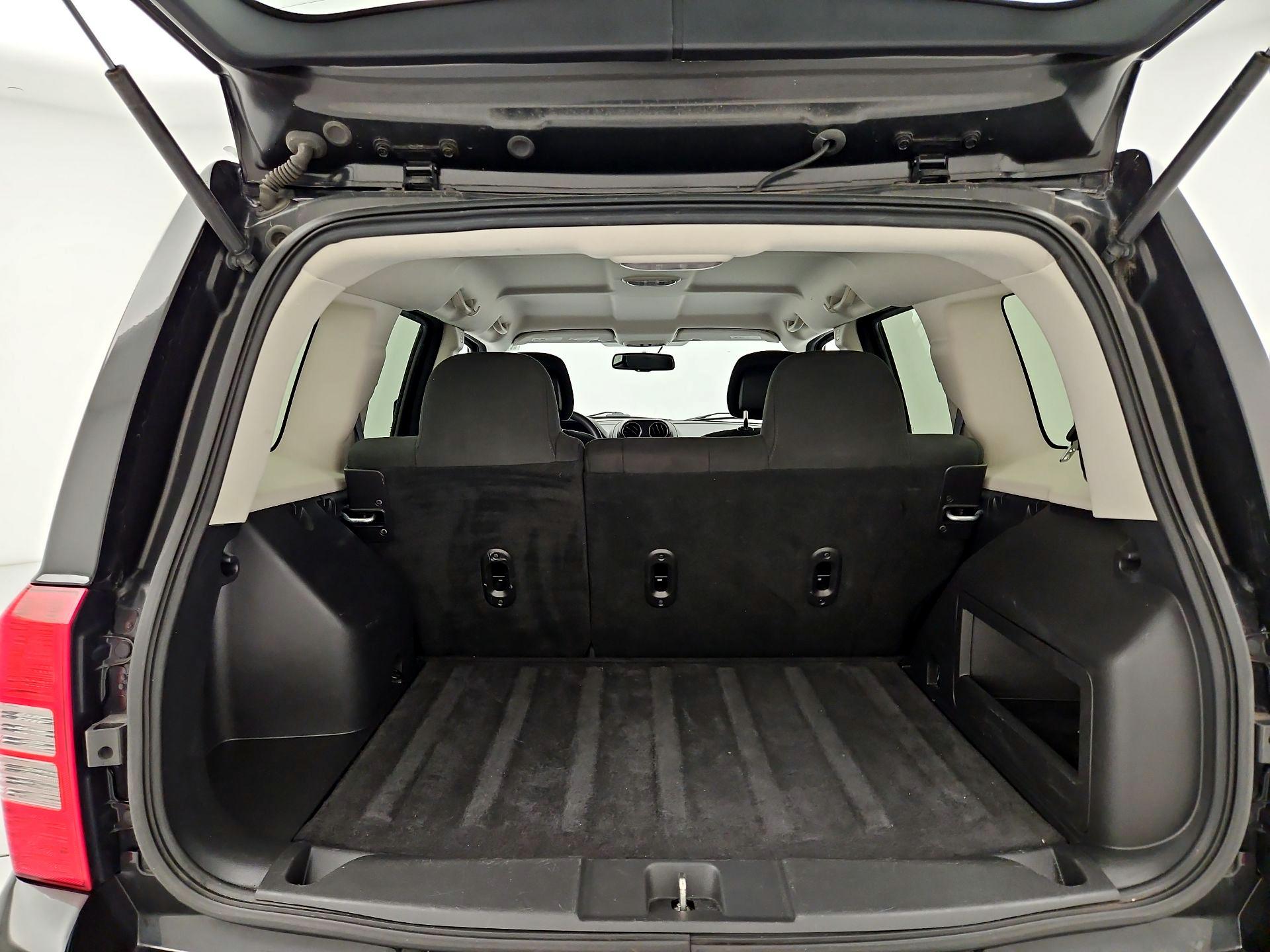 Thumbnail: 2016 Jeep Patriot - 17