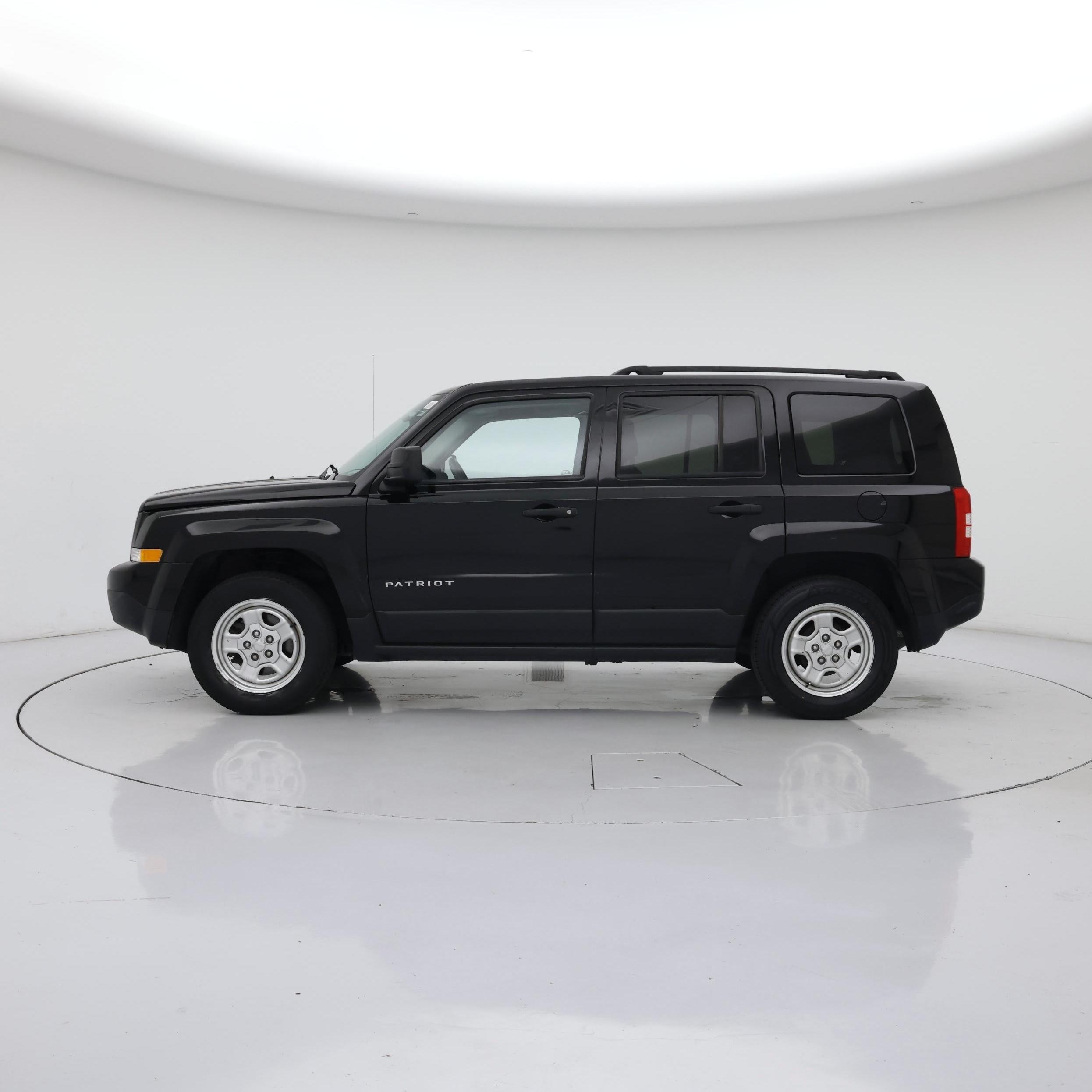 Thumbnail: 2016 Jeep Patriot - 3