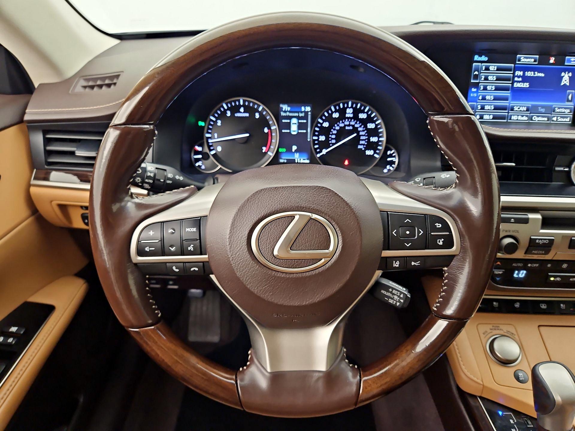 Thumbnail: 2016 Lexus ES - 10