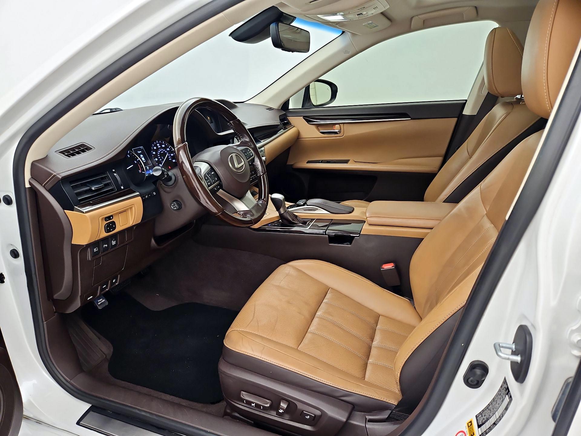 Thumbnail: 2016 Lexus ES - 11