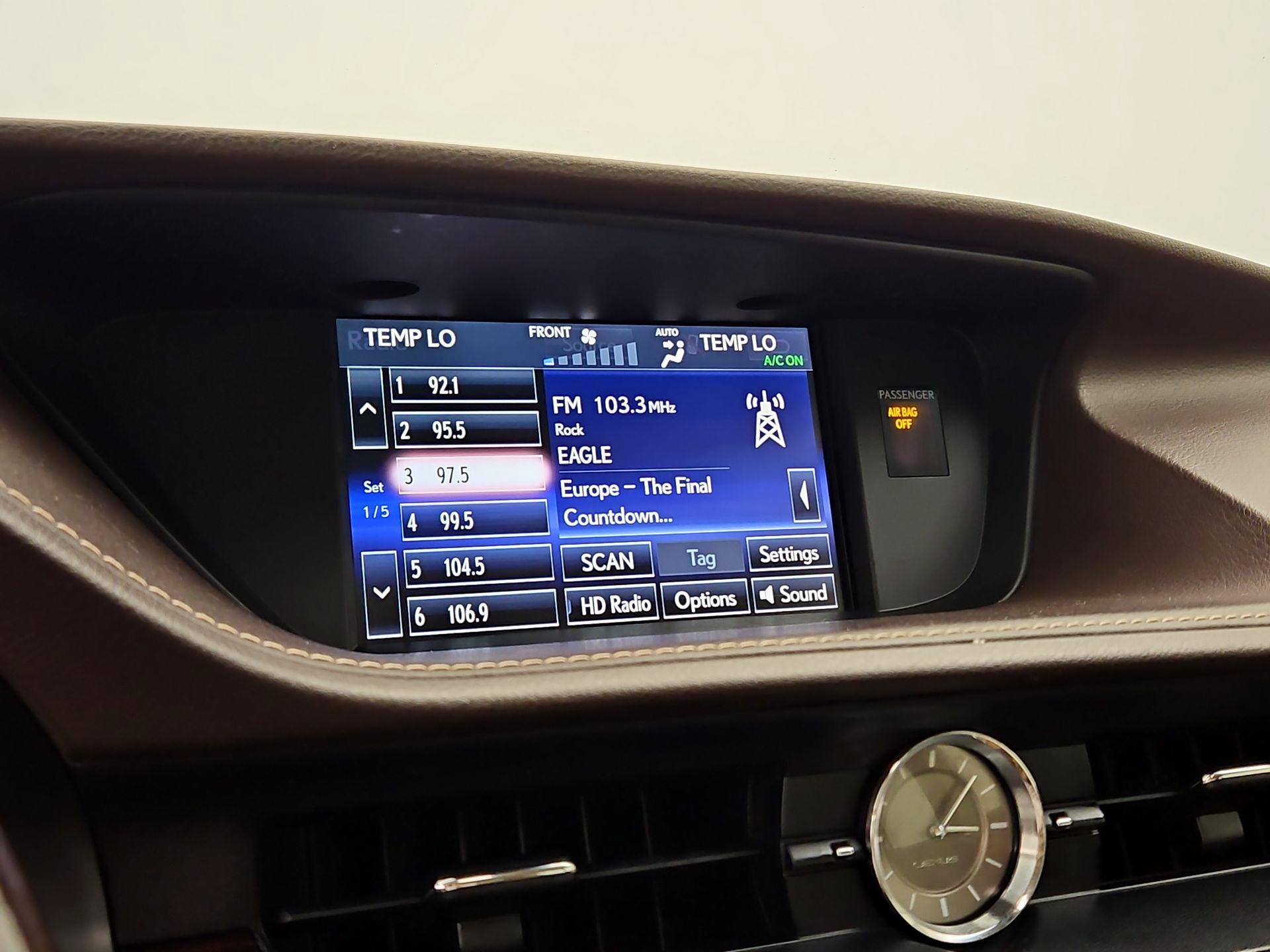 Thumbnail: 2016 Lexus ES - 16