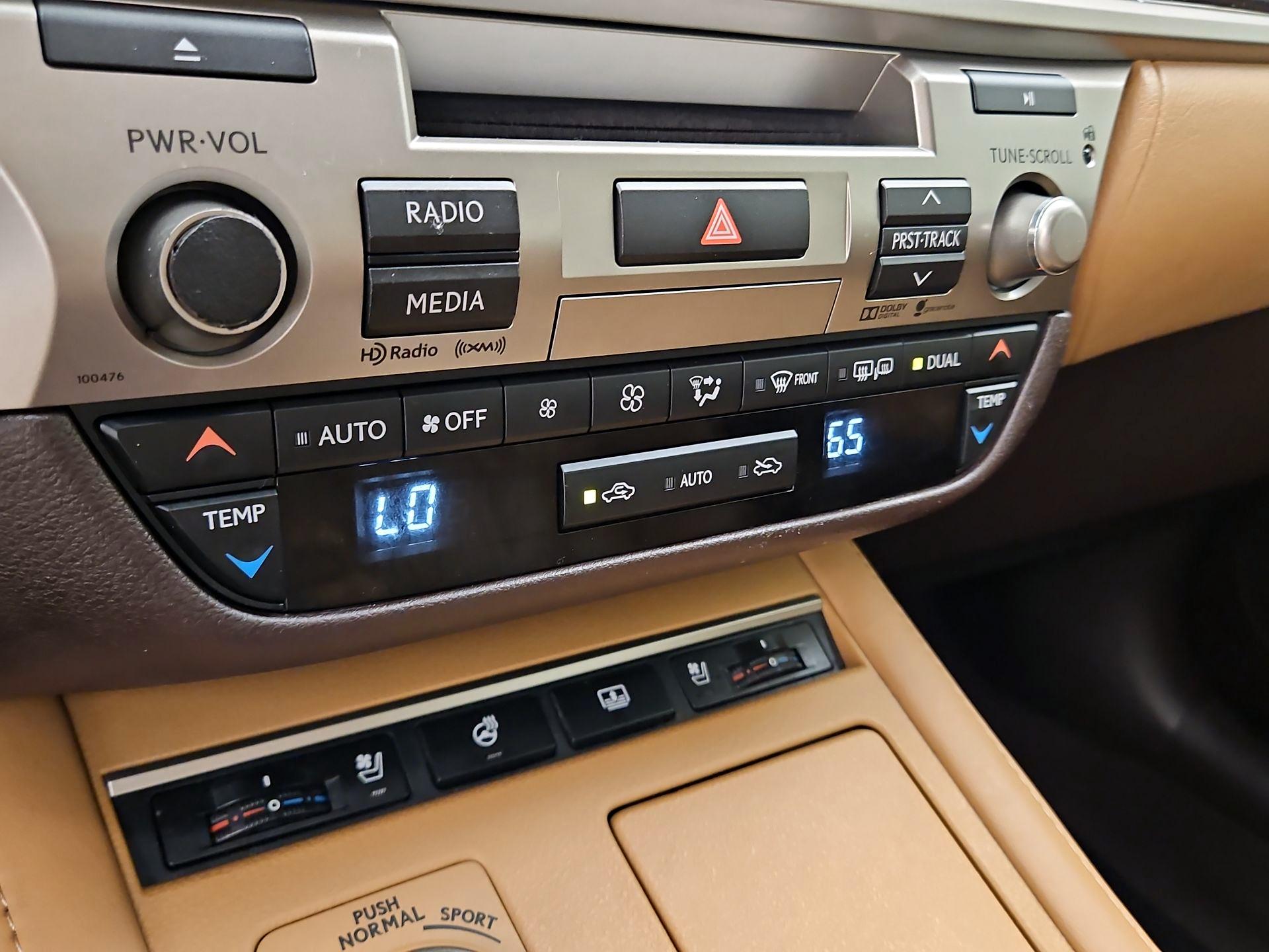 Thumbnail: 2016 Lexus ES - 17