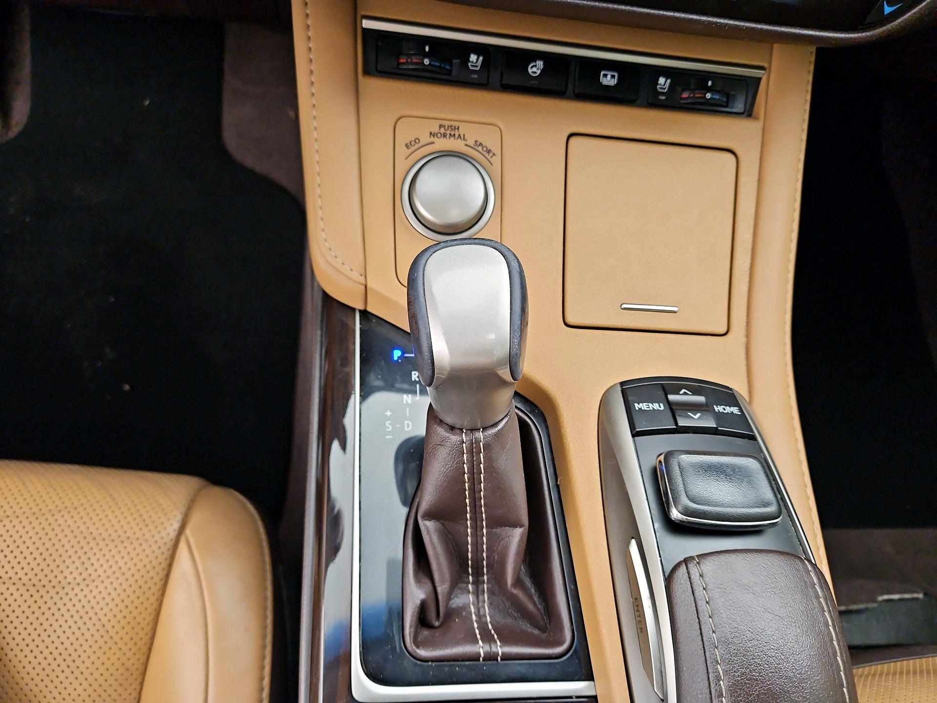 Thumbnail: 2016 Lexus ES - 18