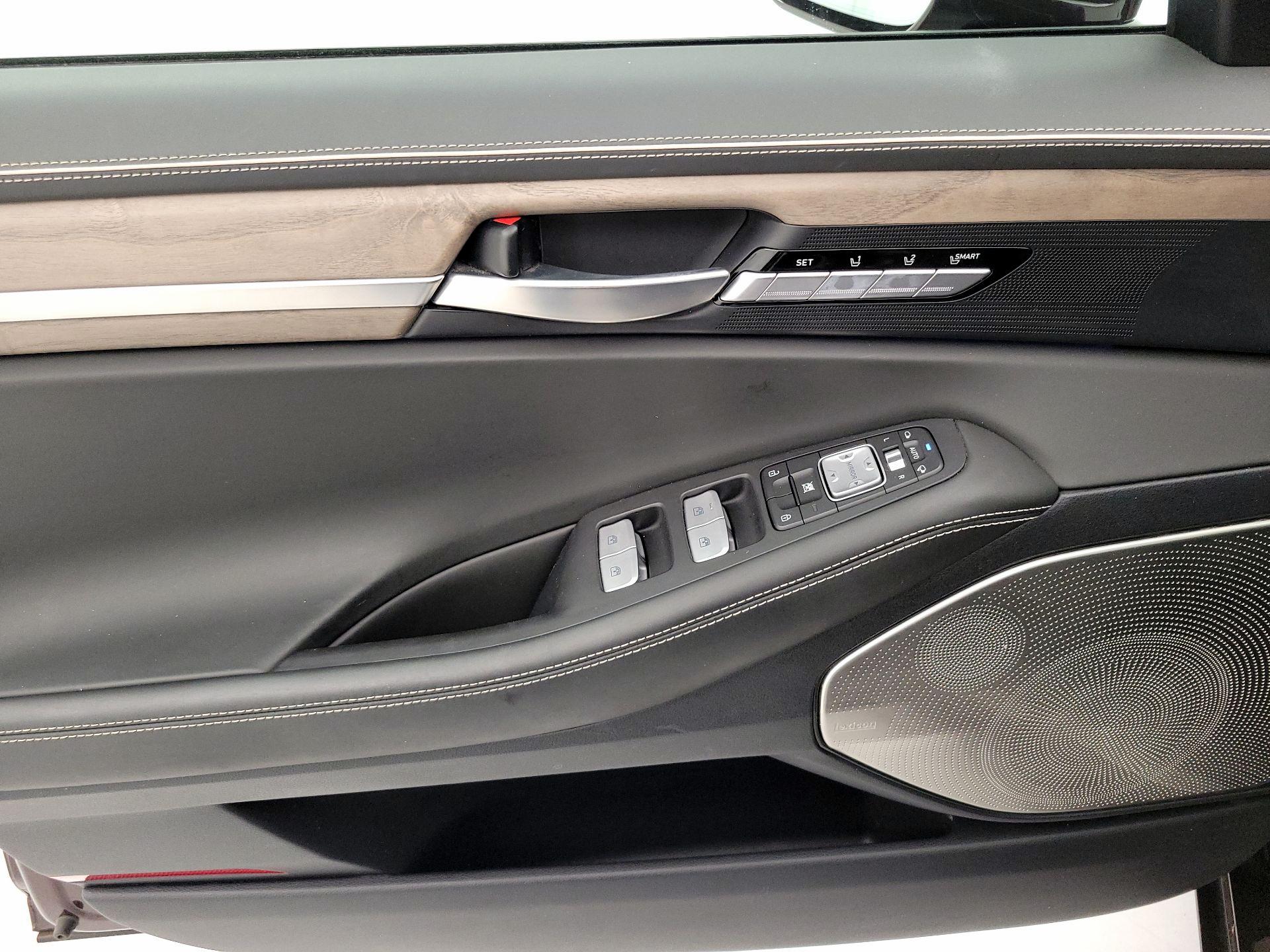 Thumbnail: 2021 Genesis G90 - 12