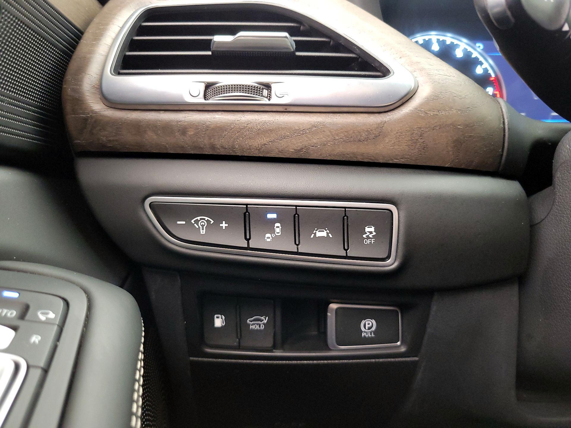 Thumbnail: 2021 Genesis G90 - 13