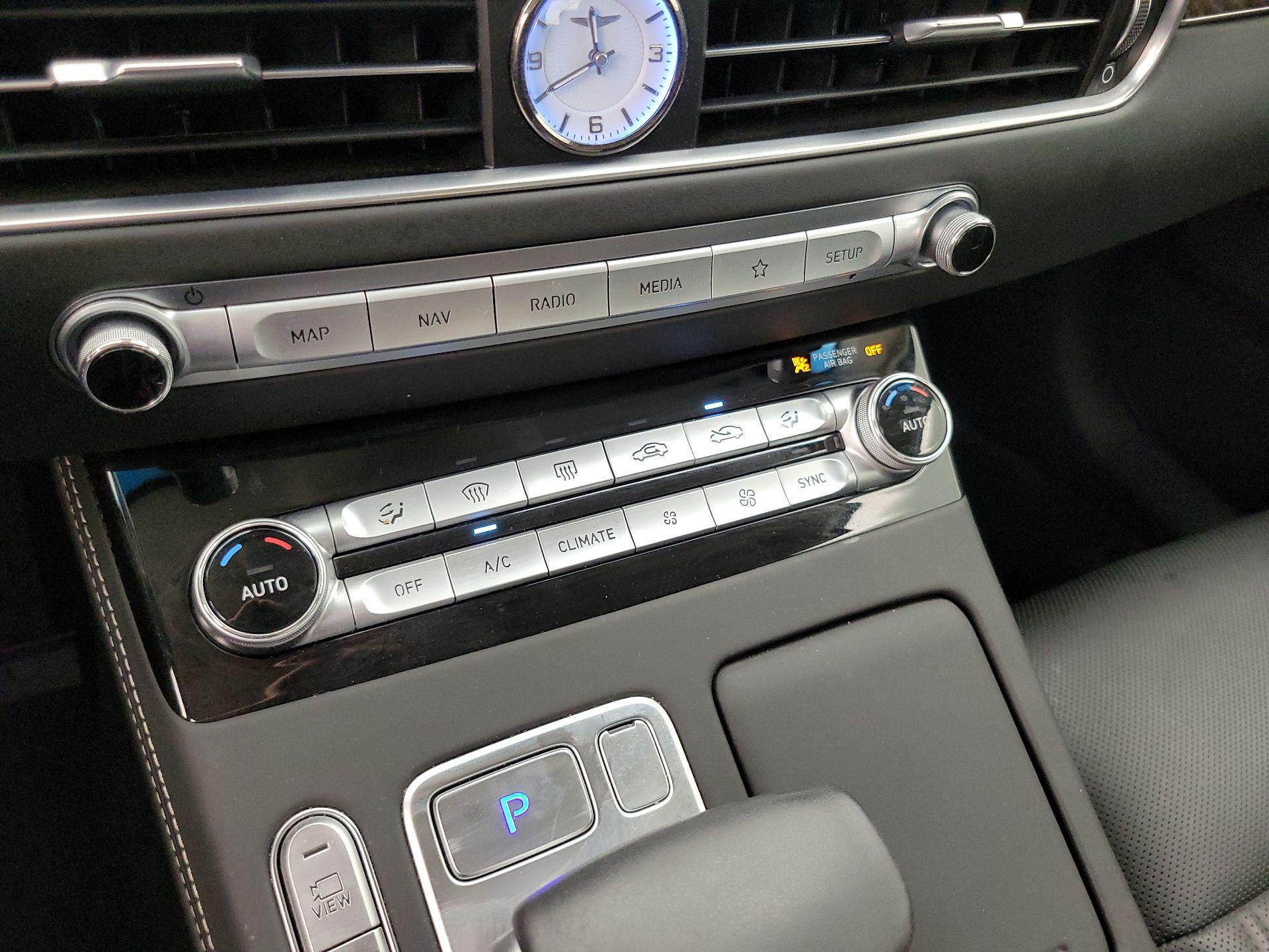 Thumbnail: 2021 Genesis G90 - 17