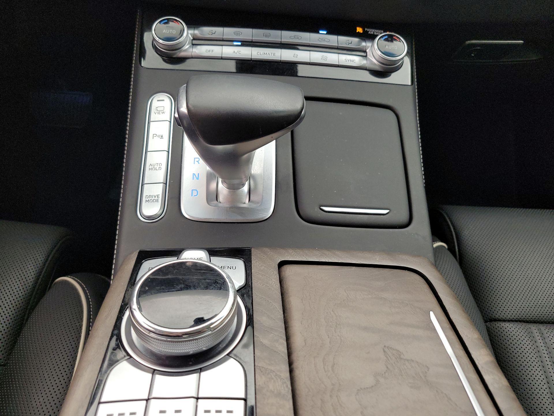 Thumbnail: 2021 Genesis G90 - 18