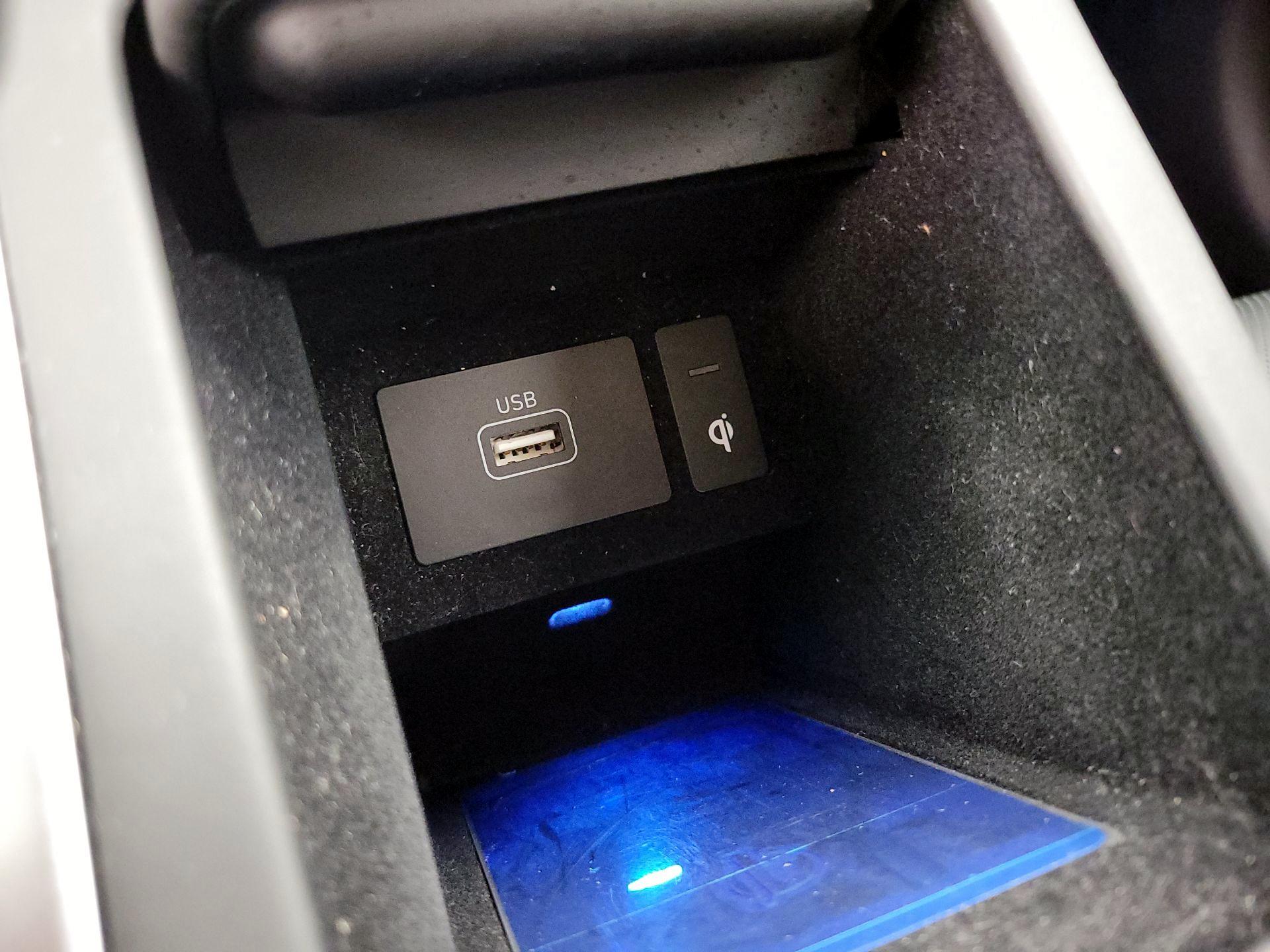 Thumbnail: 2021 Genesis G90 - 19