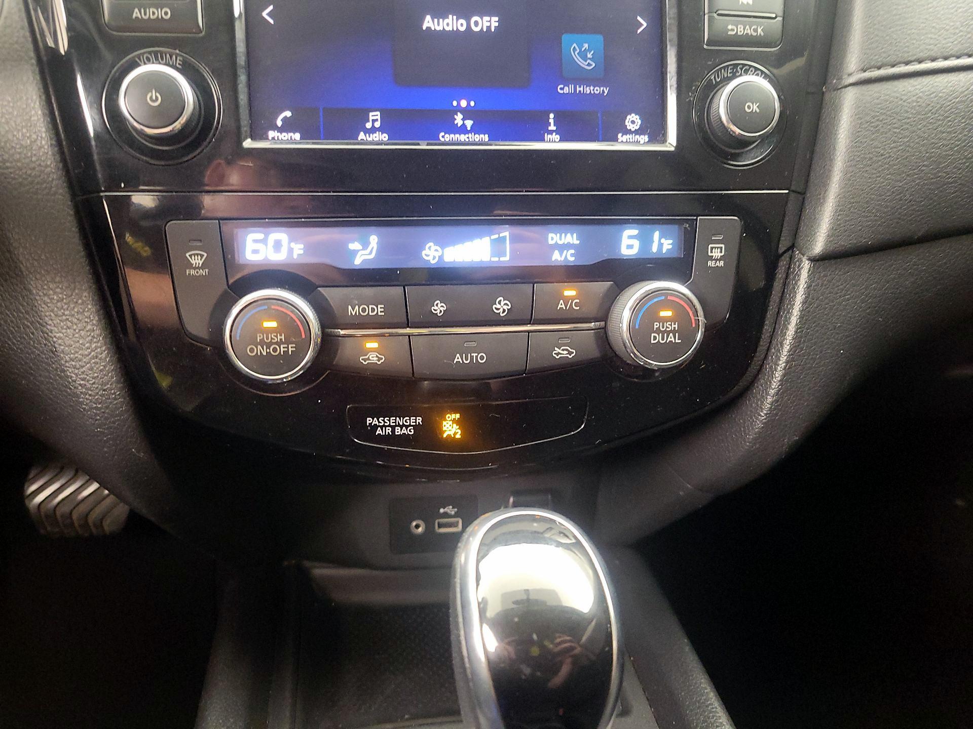 Thumbnail: 2018 Nissan Rogue - 16