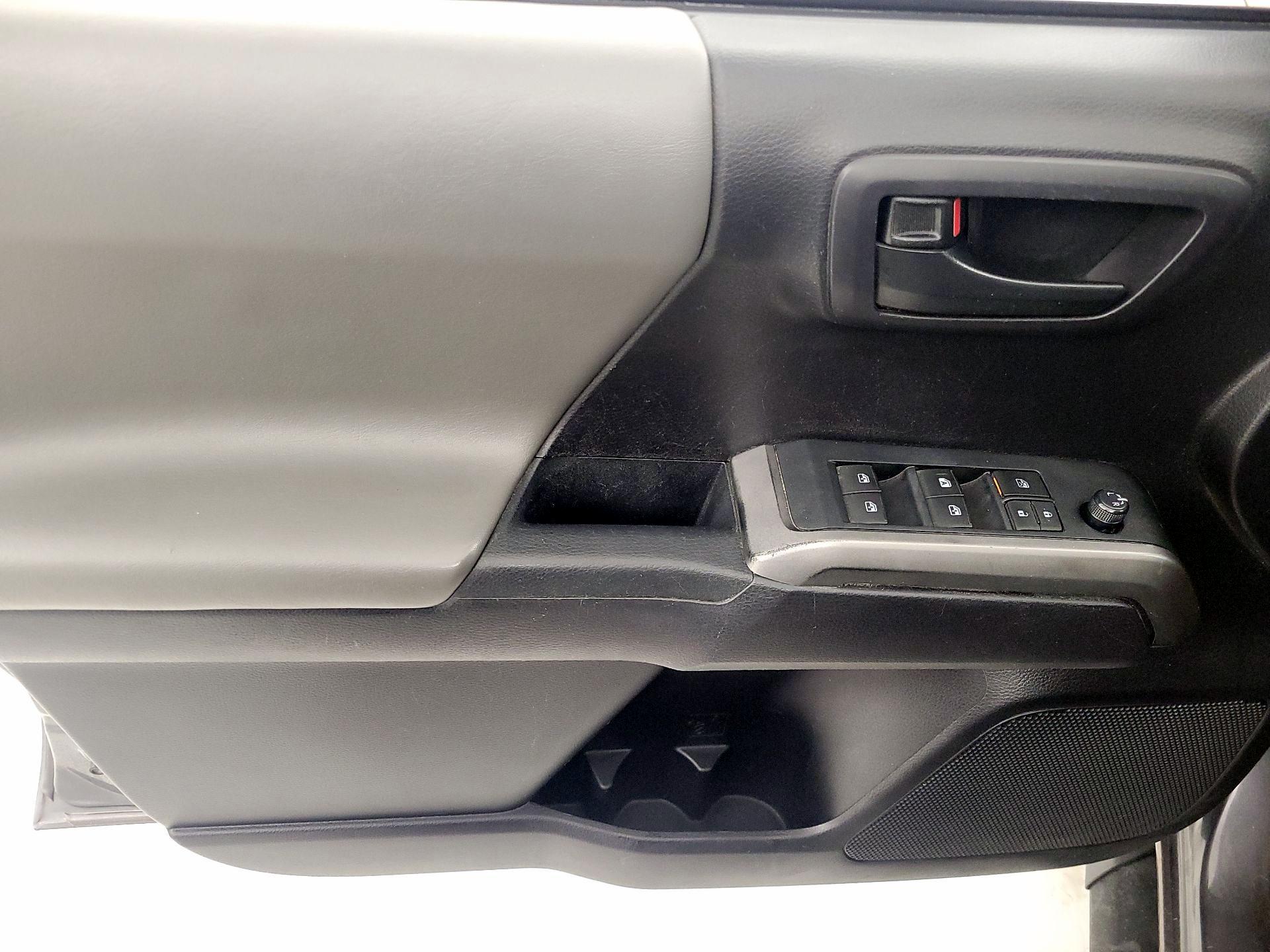 Thumbnail: 2020 Toyota Tacoma - 12