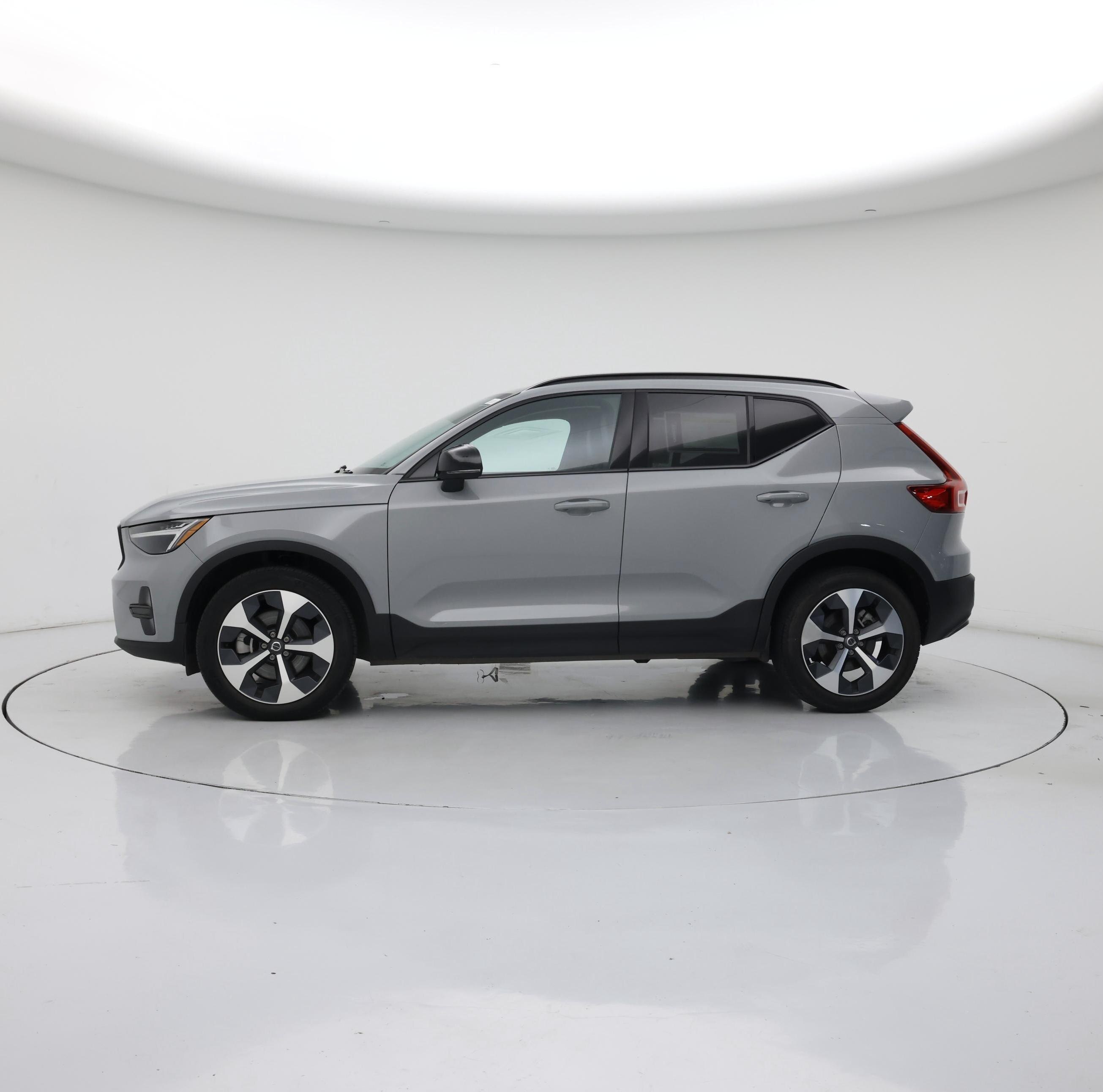 Thumbnail: 2024 Volvo XC40 - 3