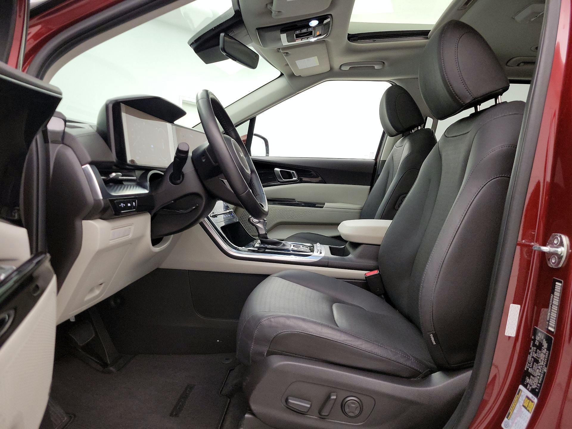 Thumbnail: 2023 Kia Carnival - 11