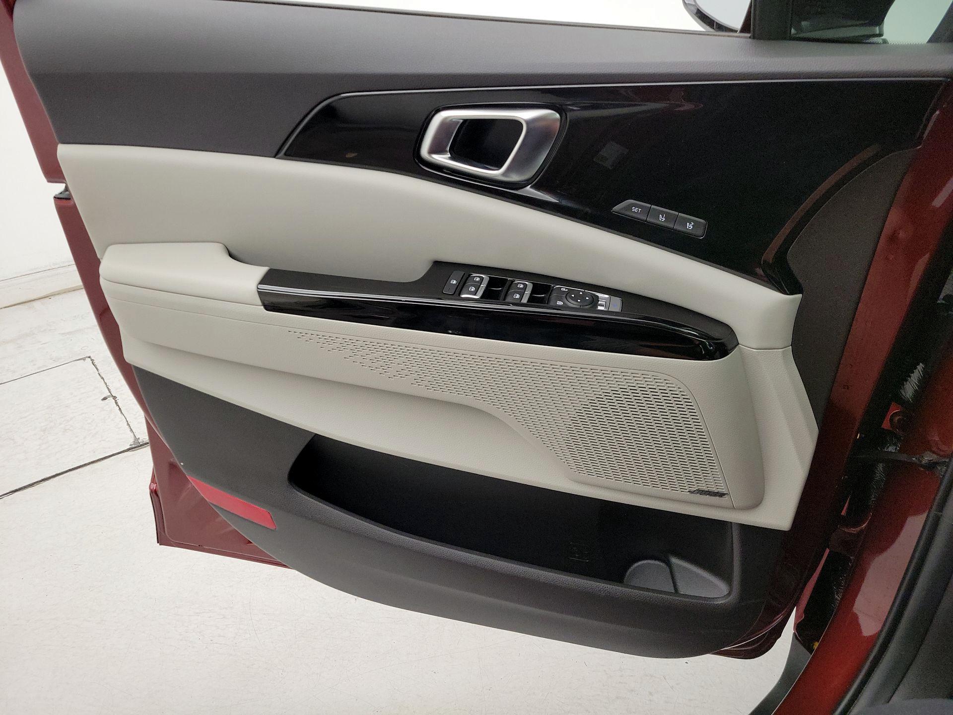 Thumbnail: 2023 Kia Carnival - 12