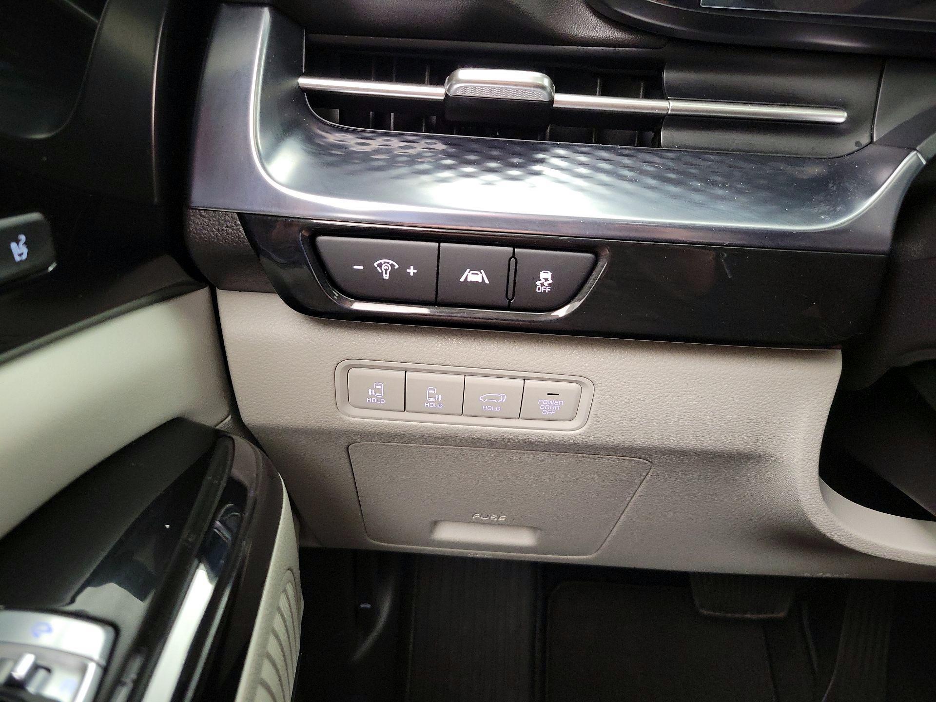 Thumbnail: 2023 Kia Carnival - 13