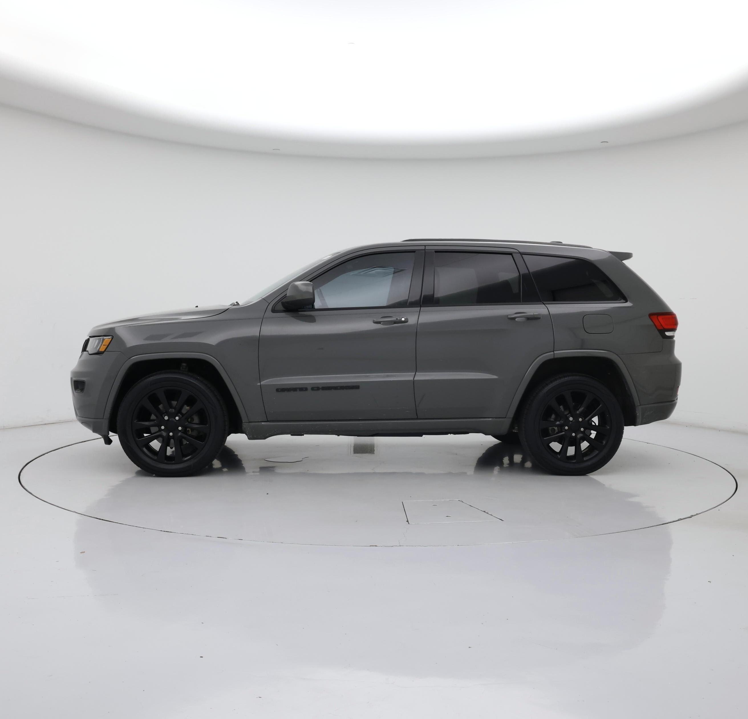 Thumbnail: 2019 Jeep Grand Cherokee - 3