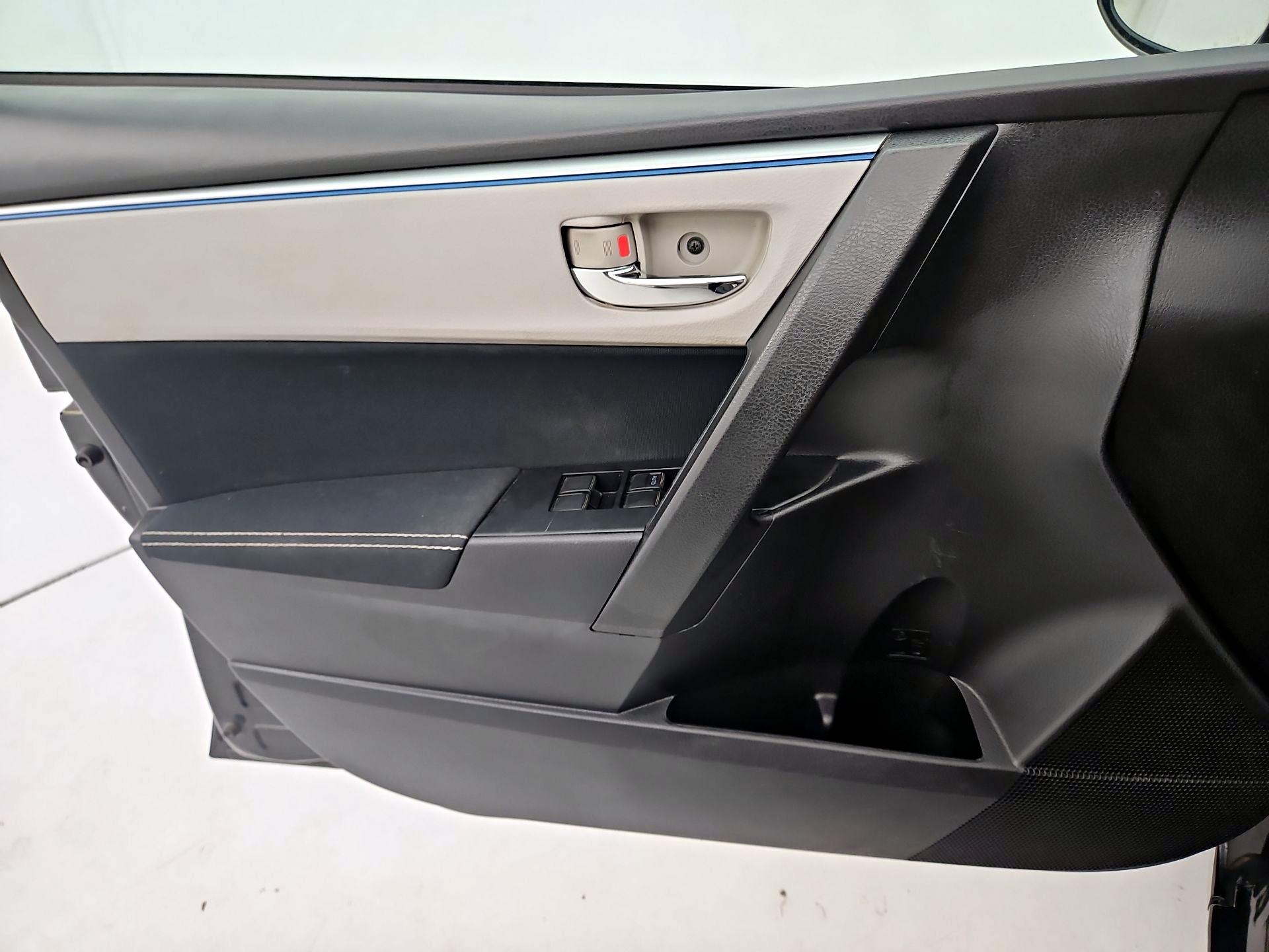 Thumbnail: 2015 Toyota Corolla - 12