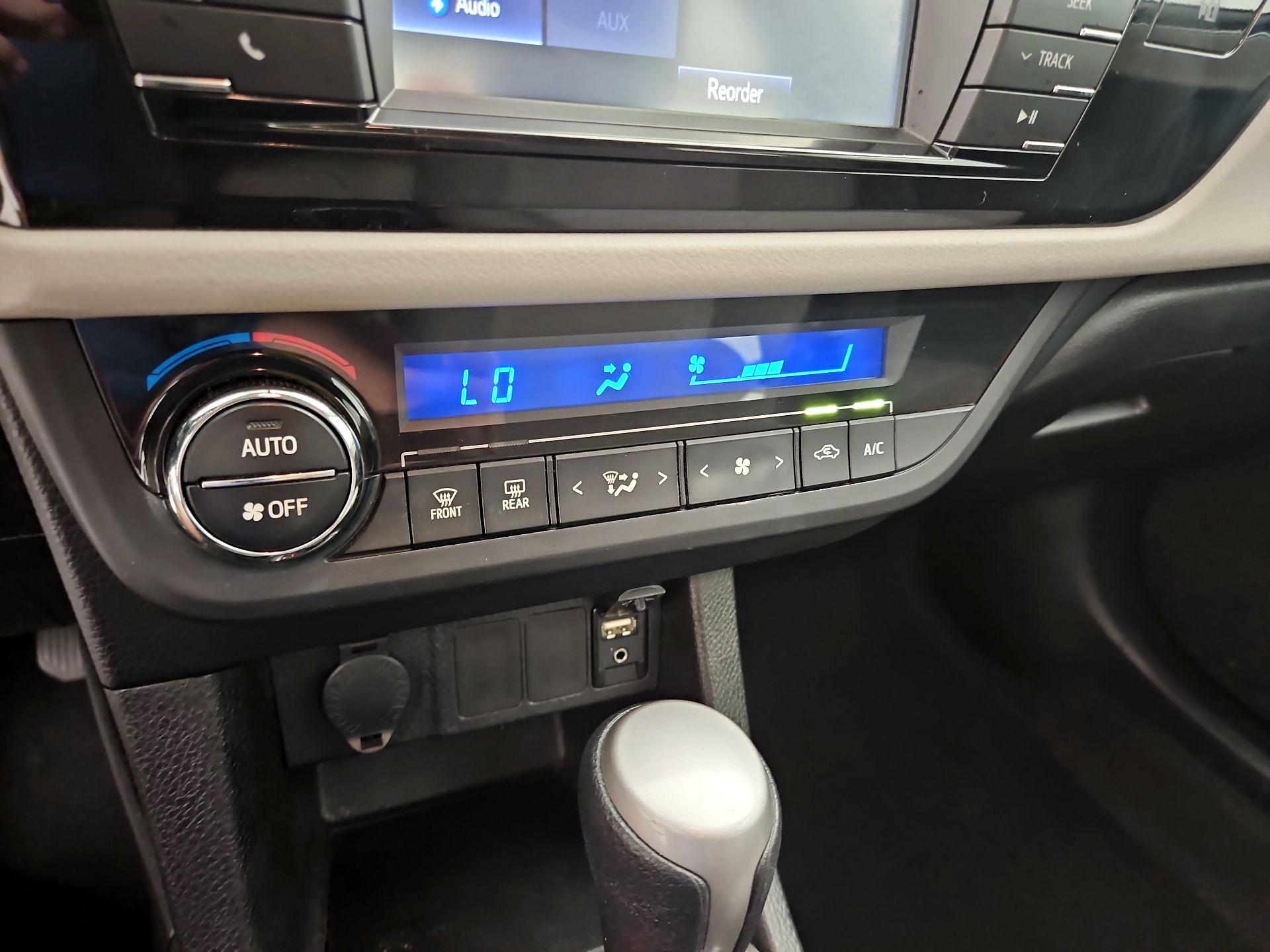 Thumbnail: 2015 Toyota Corolla - 16