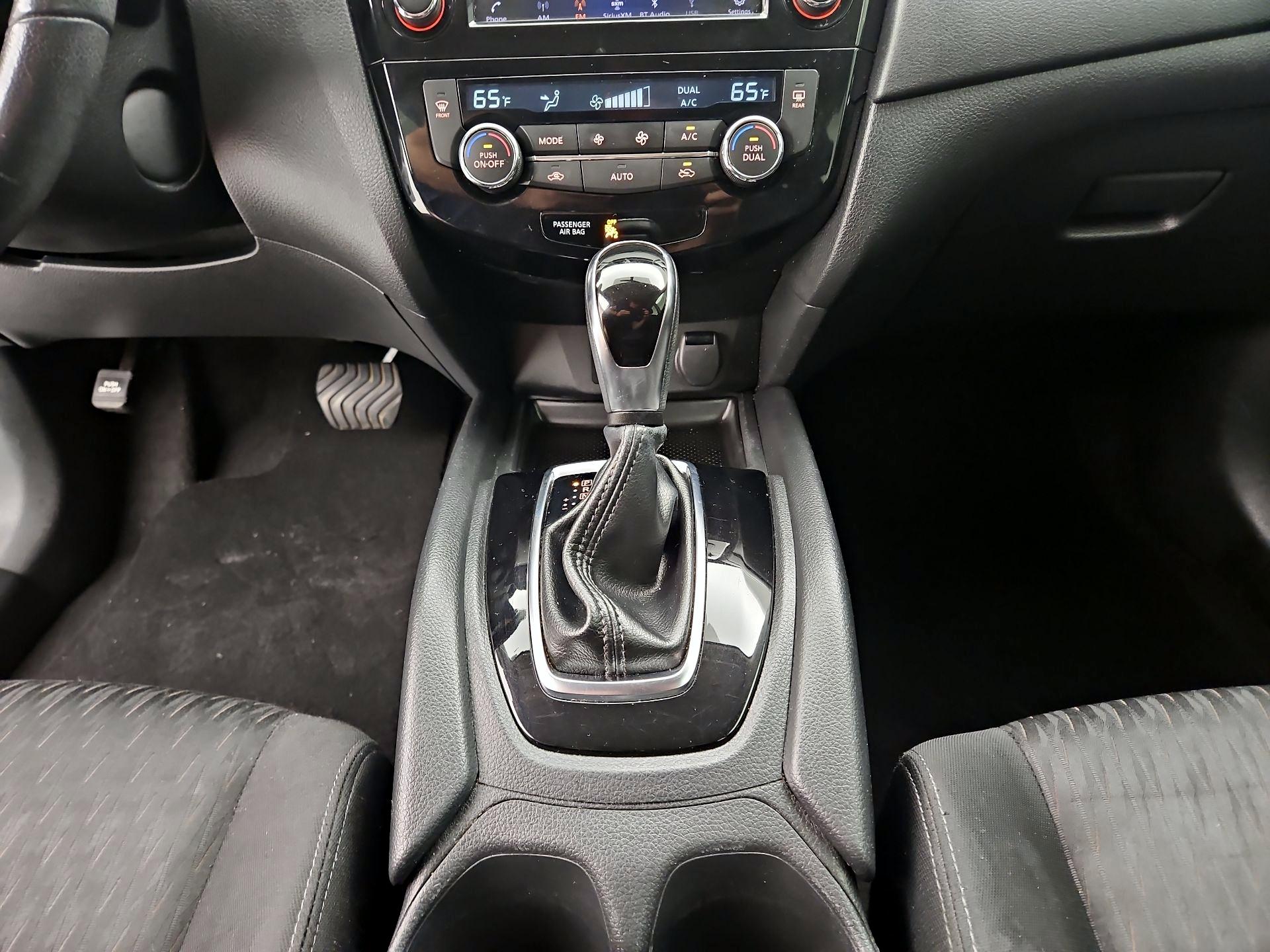 Thumbnail: 2018 Nissan Rogue - 17