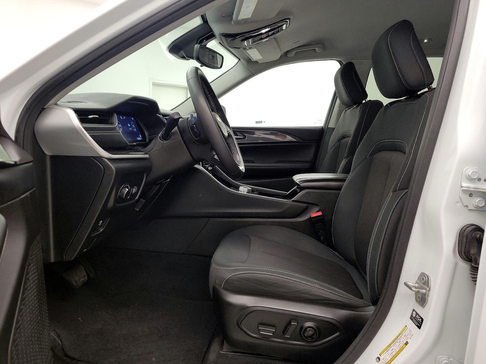 2023 Jeep Grand Cherokee L Laredo - Photo 12