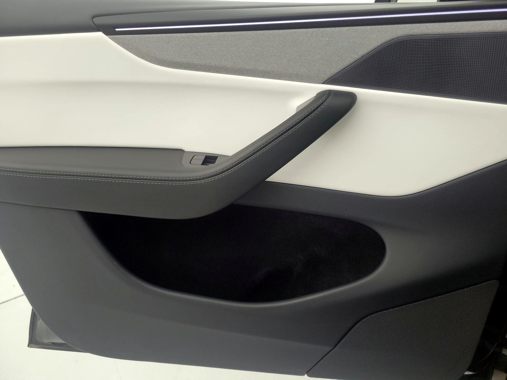 Thumbnail: 2026 Tesla Model Y - 12