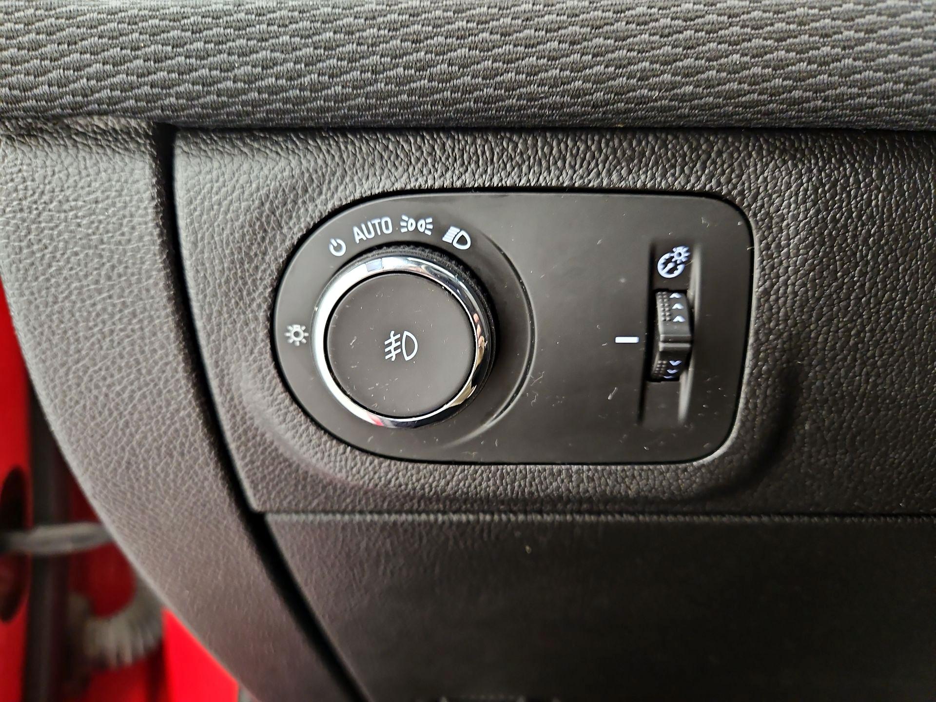 Thumbnail: 2016 Chevrolet Cruze - 13