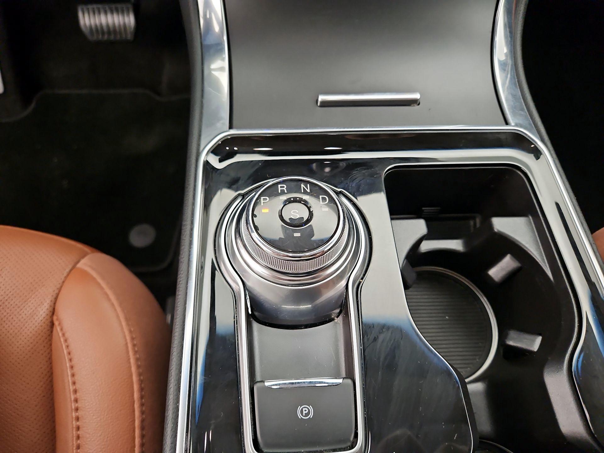 Thumbnail: 2019 Ford Edge - 18