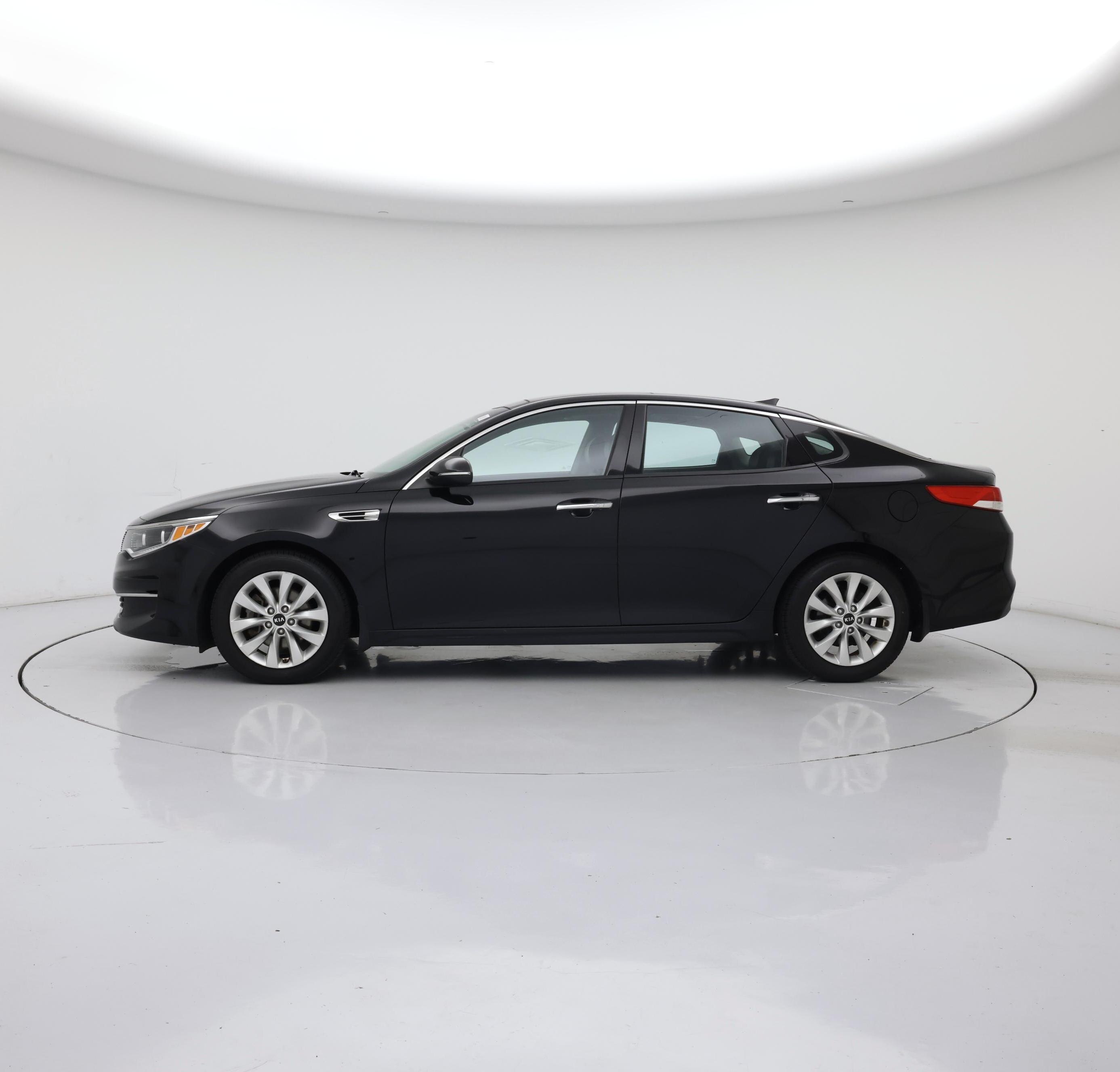 Thumbnail: 2017 Kia Optima - 3